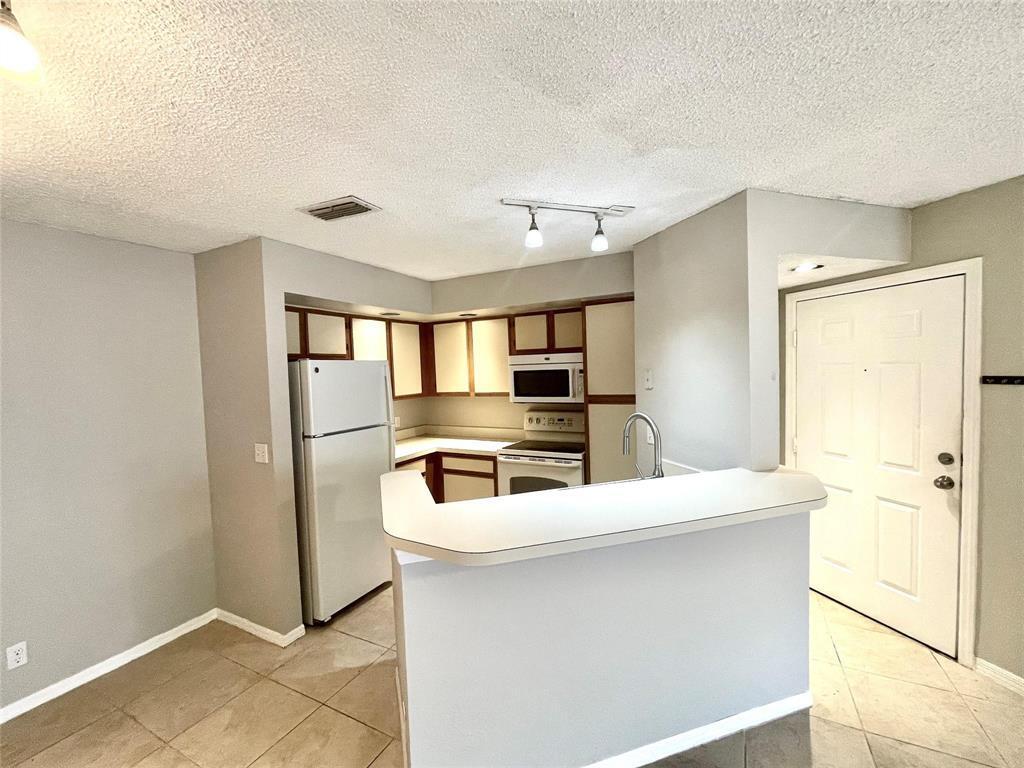 3350 N Pinewalk Dr Drive N 1413, Margate, FL 33063, Margate - Photo 5