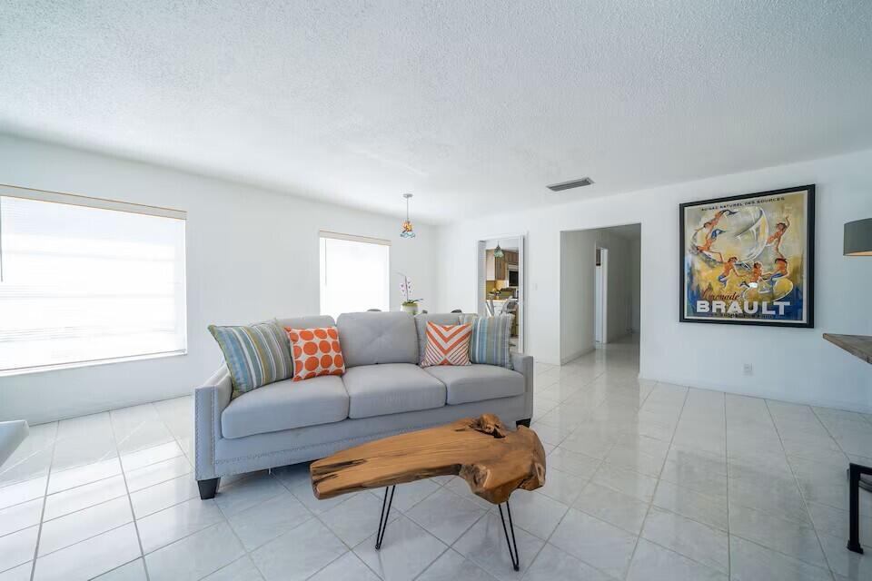 6 Lucerne Avenue 3, Lake Worth Beach, FL 33460, Lake Worth Beach - Photo 4