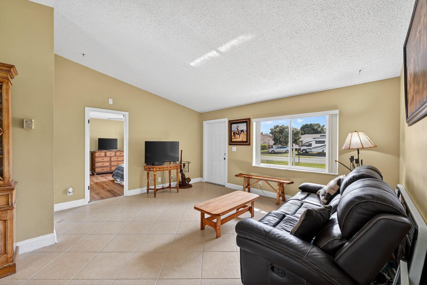 12541 SW 10th Court, Davie, FL 33325, Davie - Photo 5