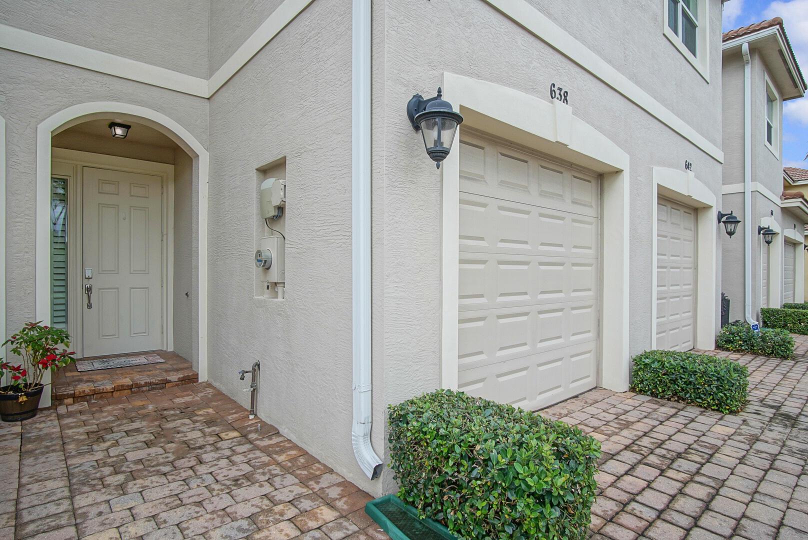 638 SW Glen Crest Way, Stuart, FL 34997, Stuart - Photo 2