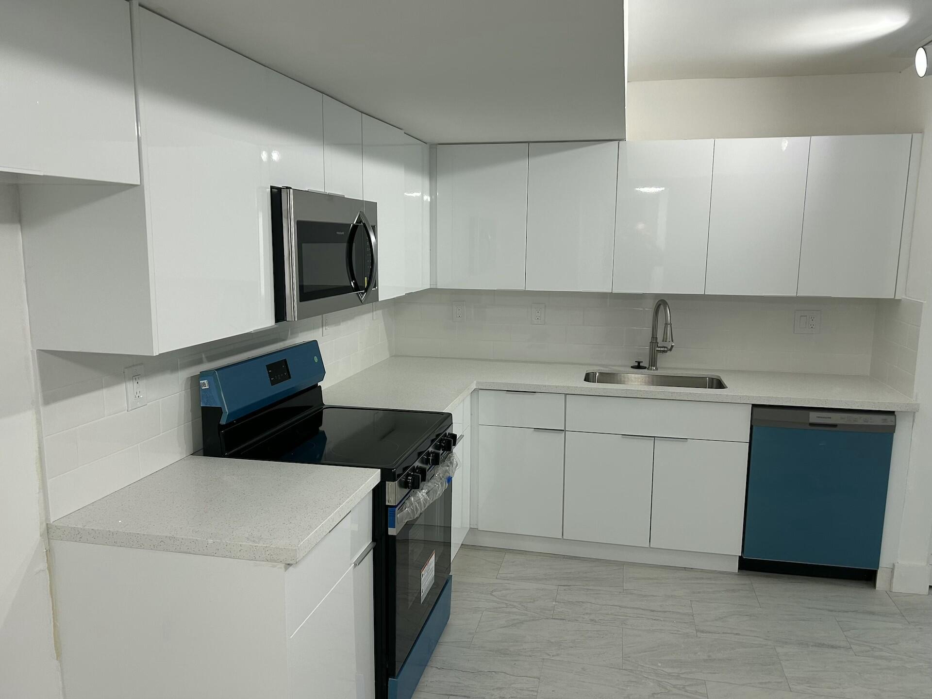 701 N Pine Island Road 304, Plantation, FL 33324, Plantation - Photo 4