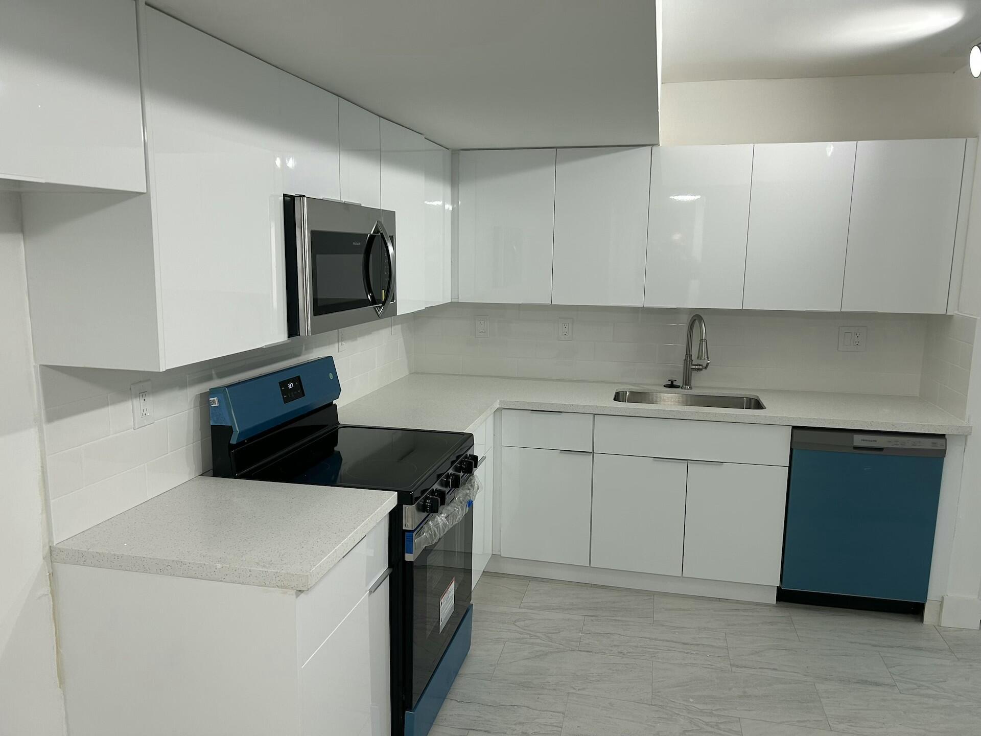 701 N Pine Island Road 304, Plantation, FL 33324, Plantation - Photo 5