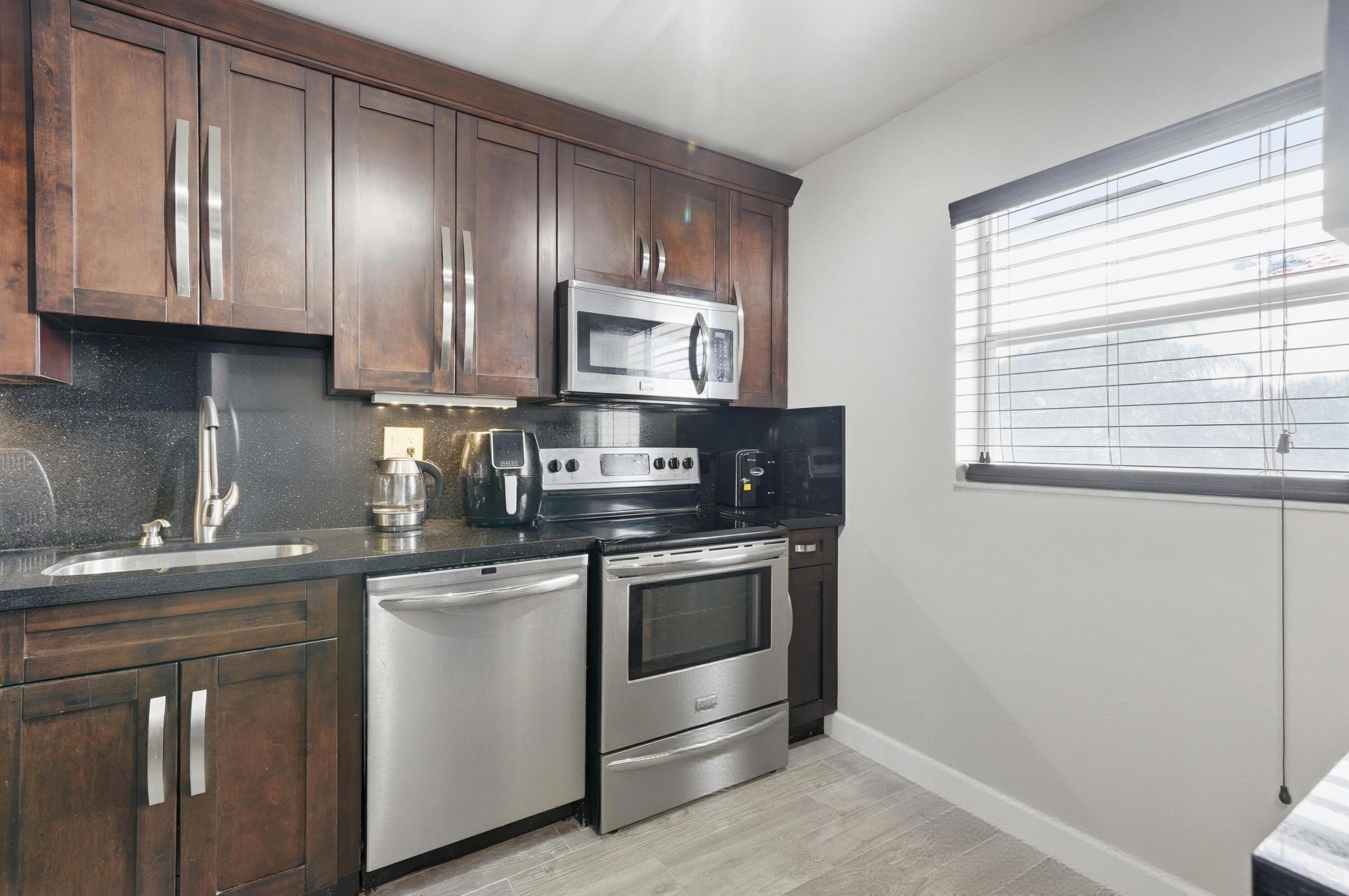 8330 Sands Point N302, Tamarac, FL 33321, Tamarac - Photo 5