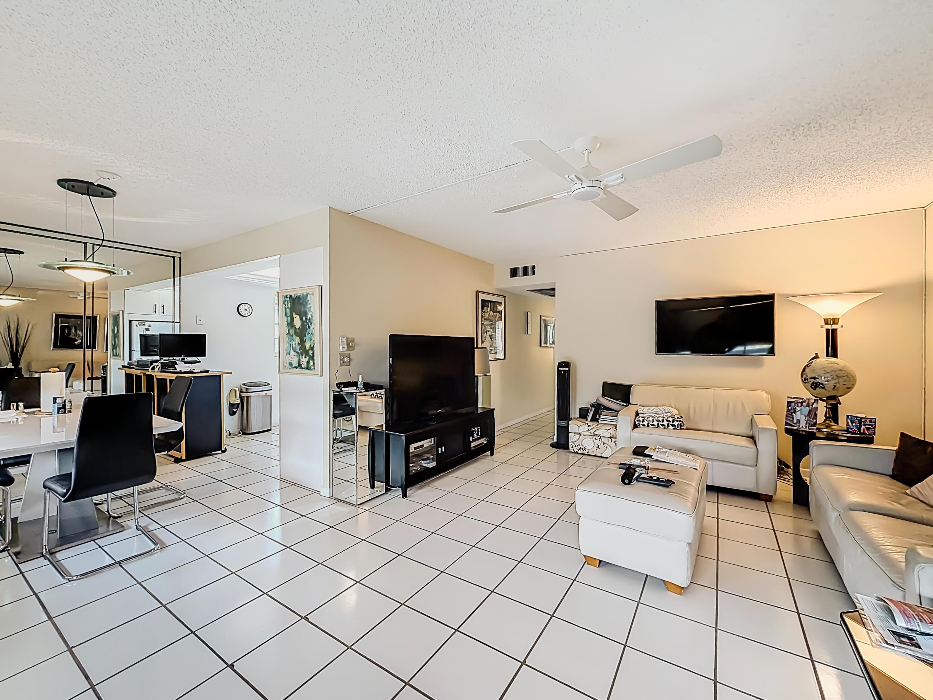 2114 Oakridge V, Deerfield Beach, FL 33442, Deerfield Beach - Photo 3