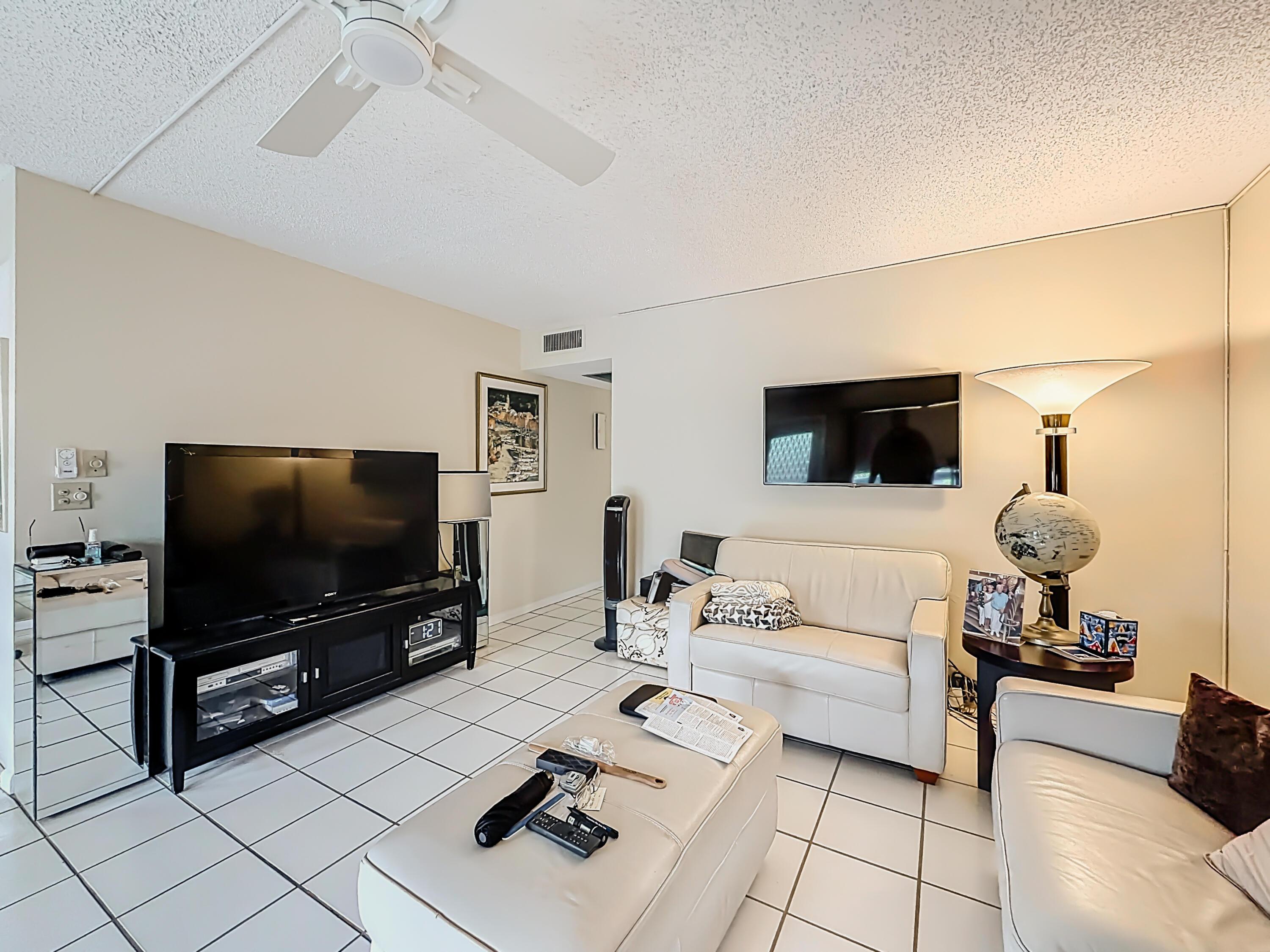 2114 Oakridge V, Deerfield Beach, FL 33442, Deerfield Beach - Photo 5