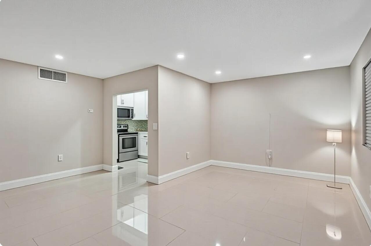 4980 E Sabal Palm Boulevard E 124, Tamarac, FL 33319, Tamarac - Photo 3