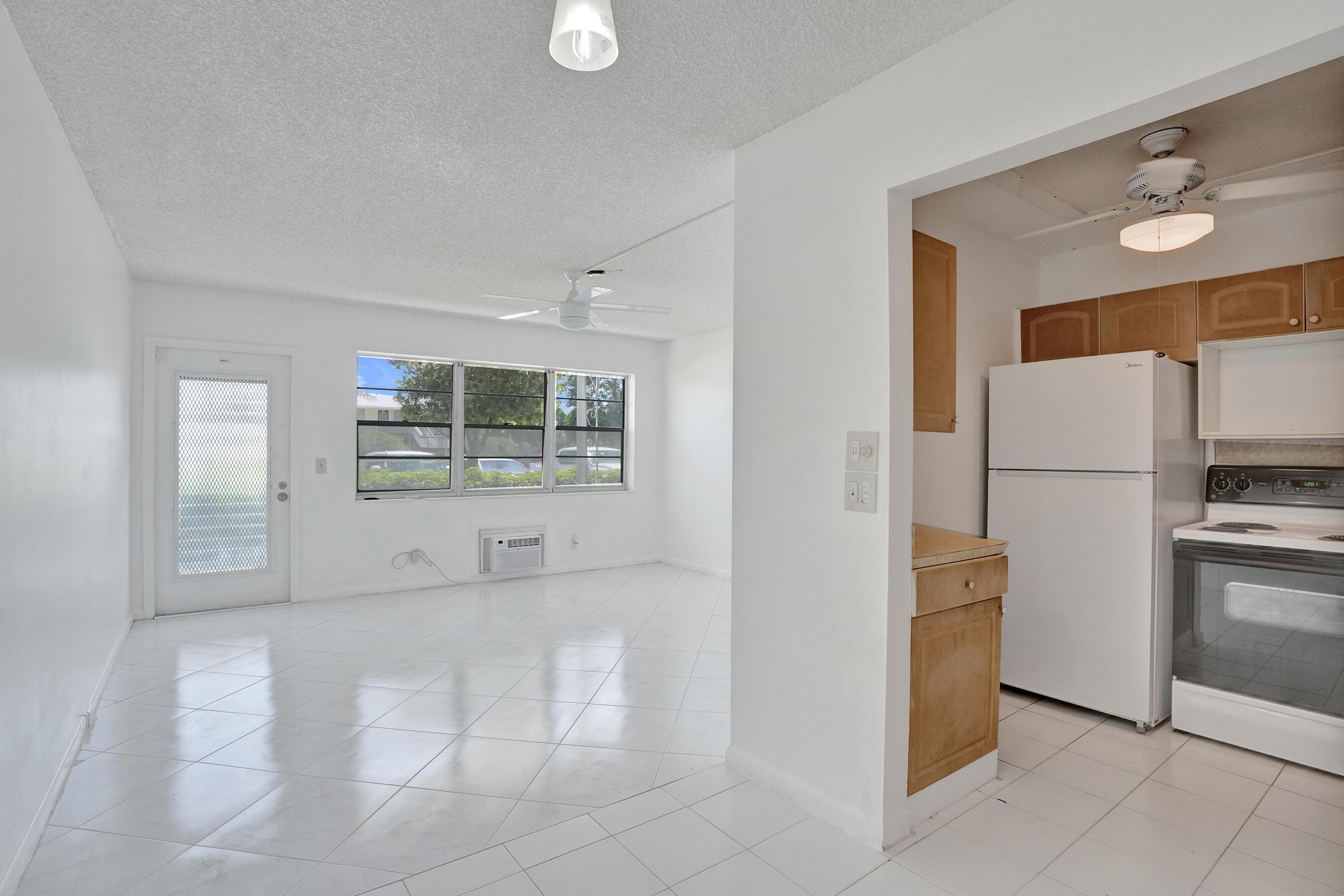 392 Durham Circle M, Deerfield Beach, FL 33442, Deerfield Beach - Photo 4