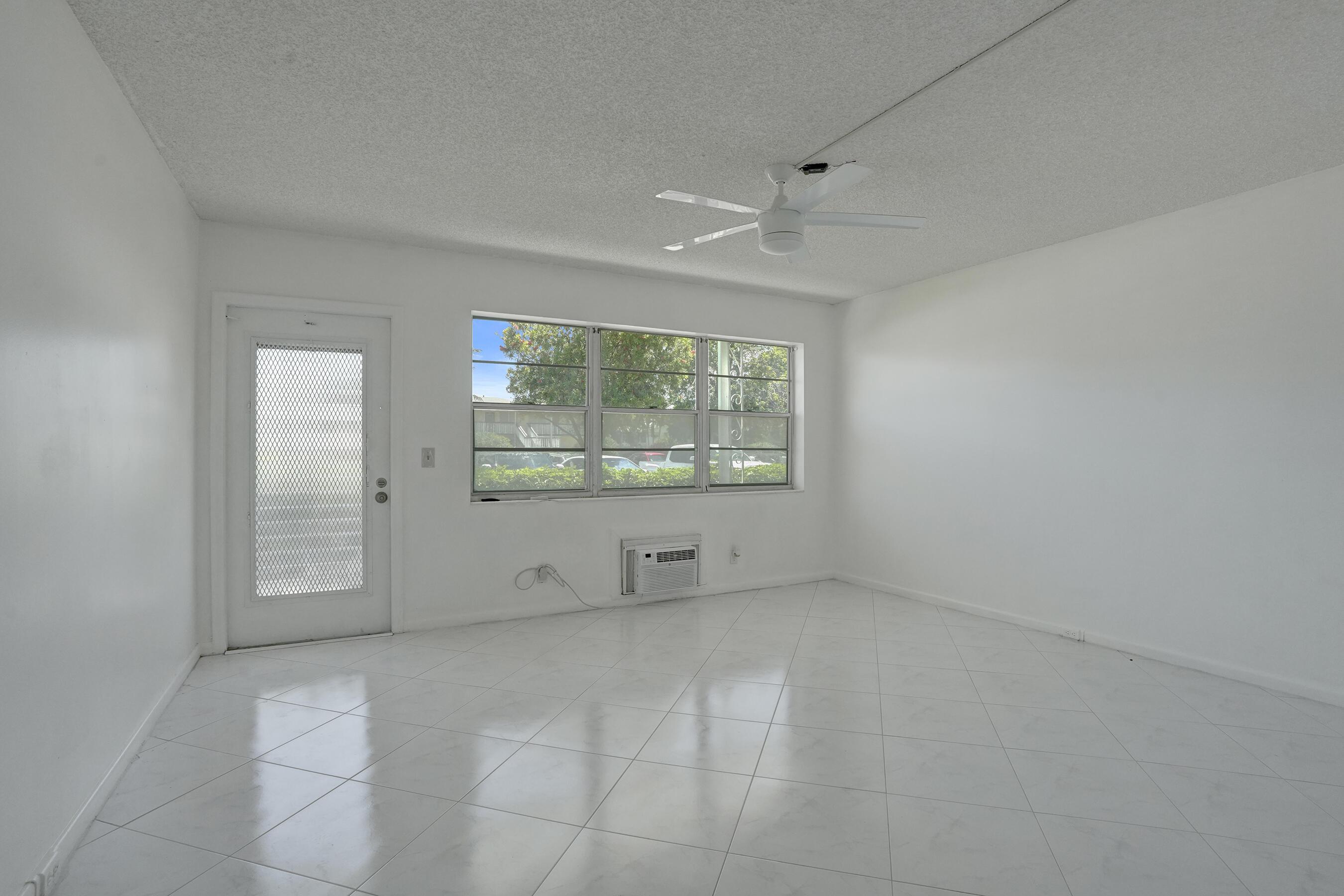 392 Durham Circle M, Deerfield Beach, FL 33442, Deerfield Beach - Photo 3
