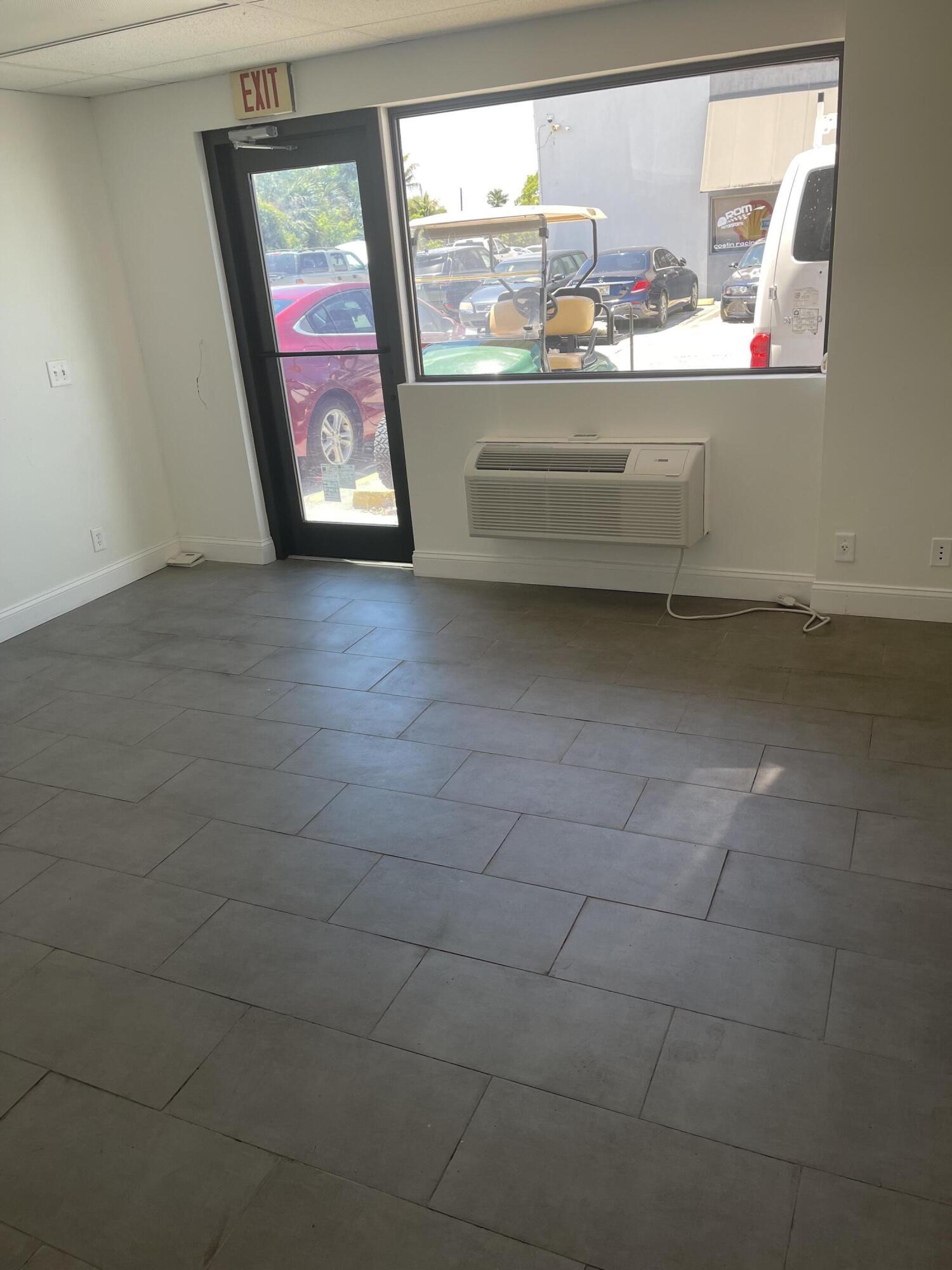 1520 Latham Road 2, West Palm Beach, FL 33409, West Palm Beach - Photo 2