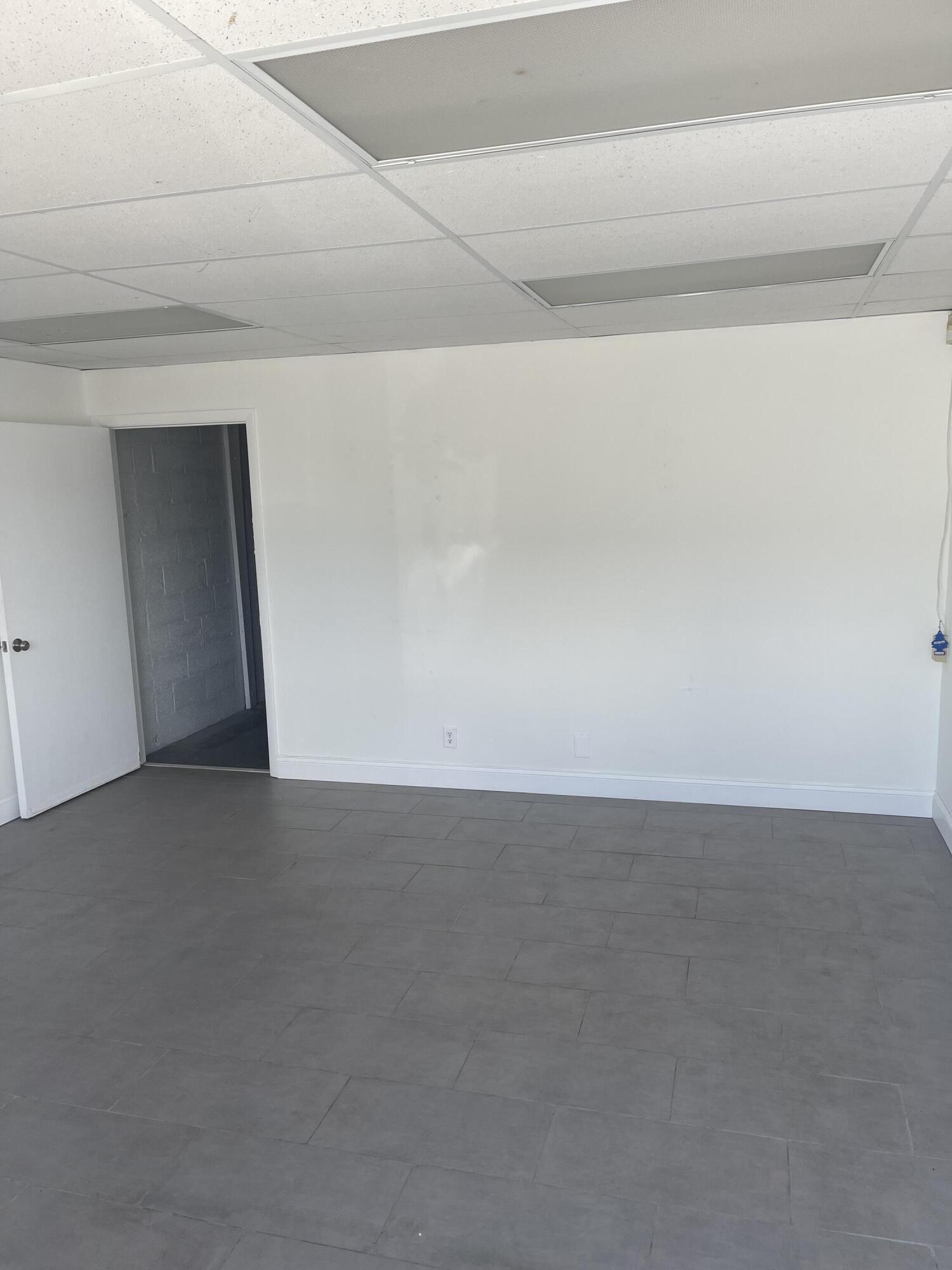 1520 Latham Road 2, West Palm Beach, FL 33409, West Palm Beach - Photo 3