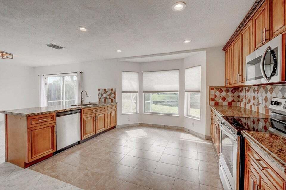 10758 Lake Jasmine Drive, Boca Raton, FL 33498, Boca Raton - Photo 3