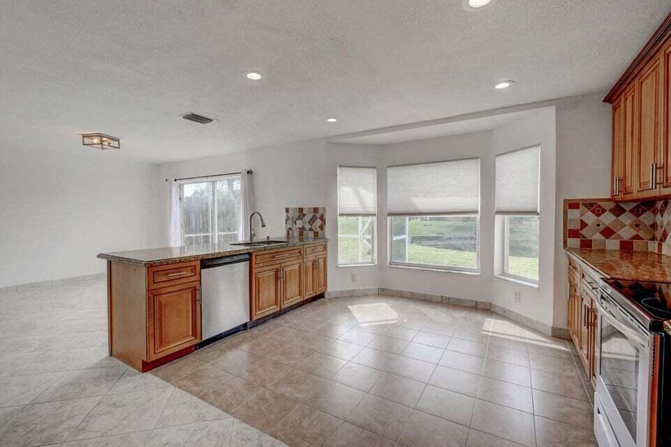 10758 Lake Jasmine Drive, Boca Raton, FL 33498, Boca Raton - Photo 4