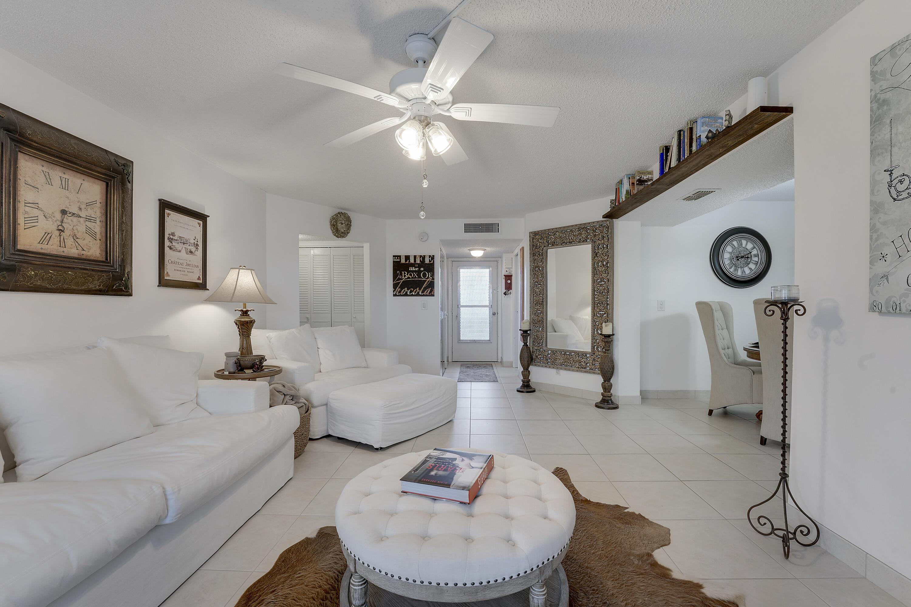 3755 Via 405, Lake Worth, FL 33467, Lake Worth - Photo 4