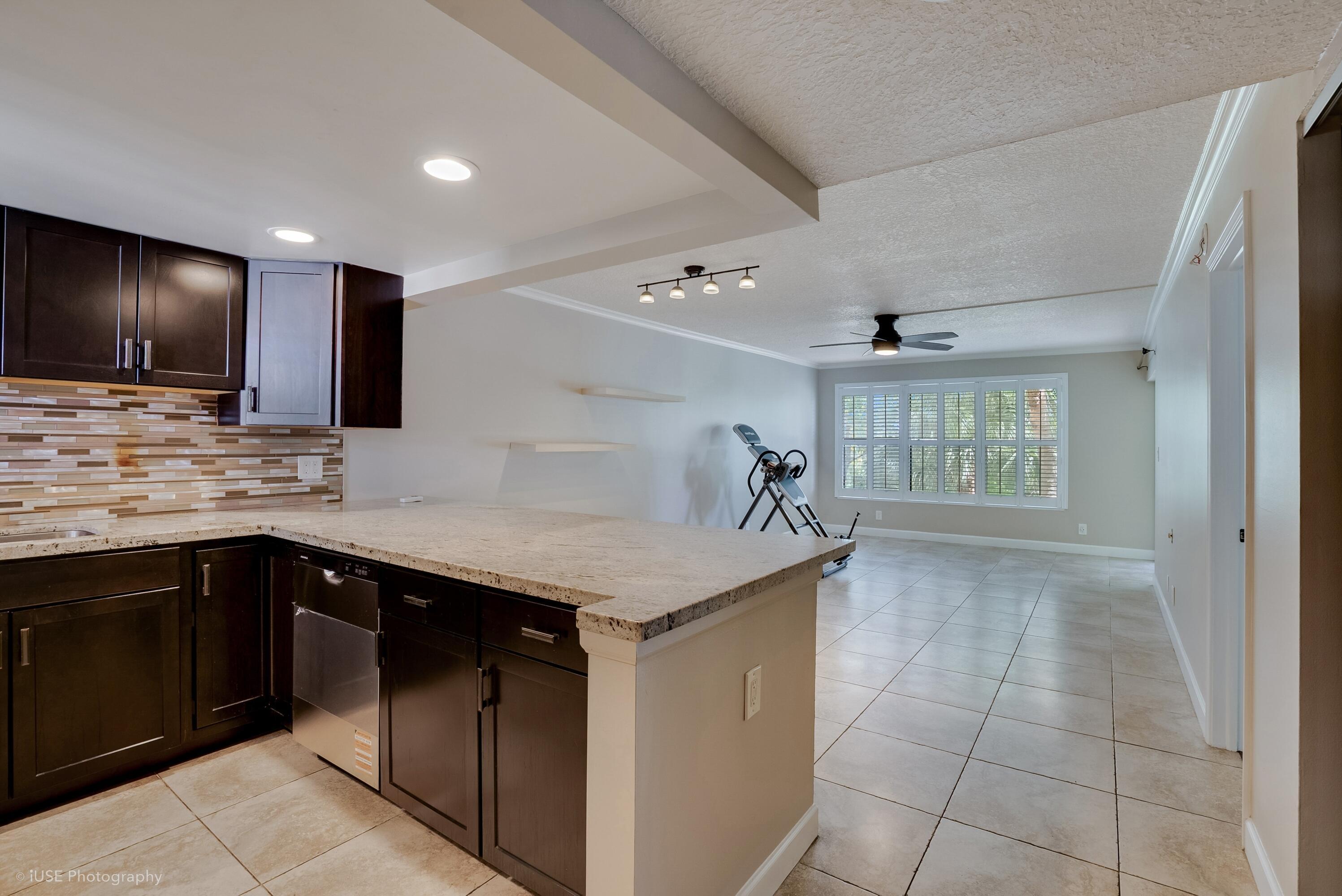 2314 S Cypress Bend Drive Unit 313, Pompano Beach, FL 33069, Pompano Beach - Photo 3