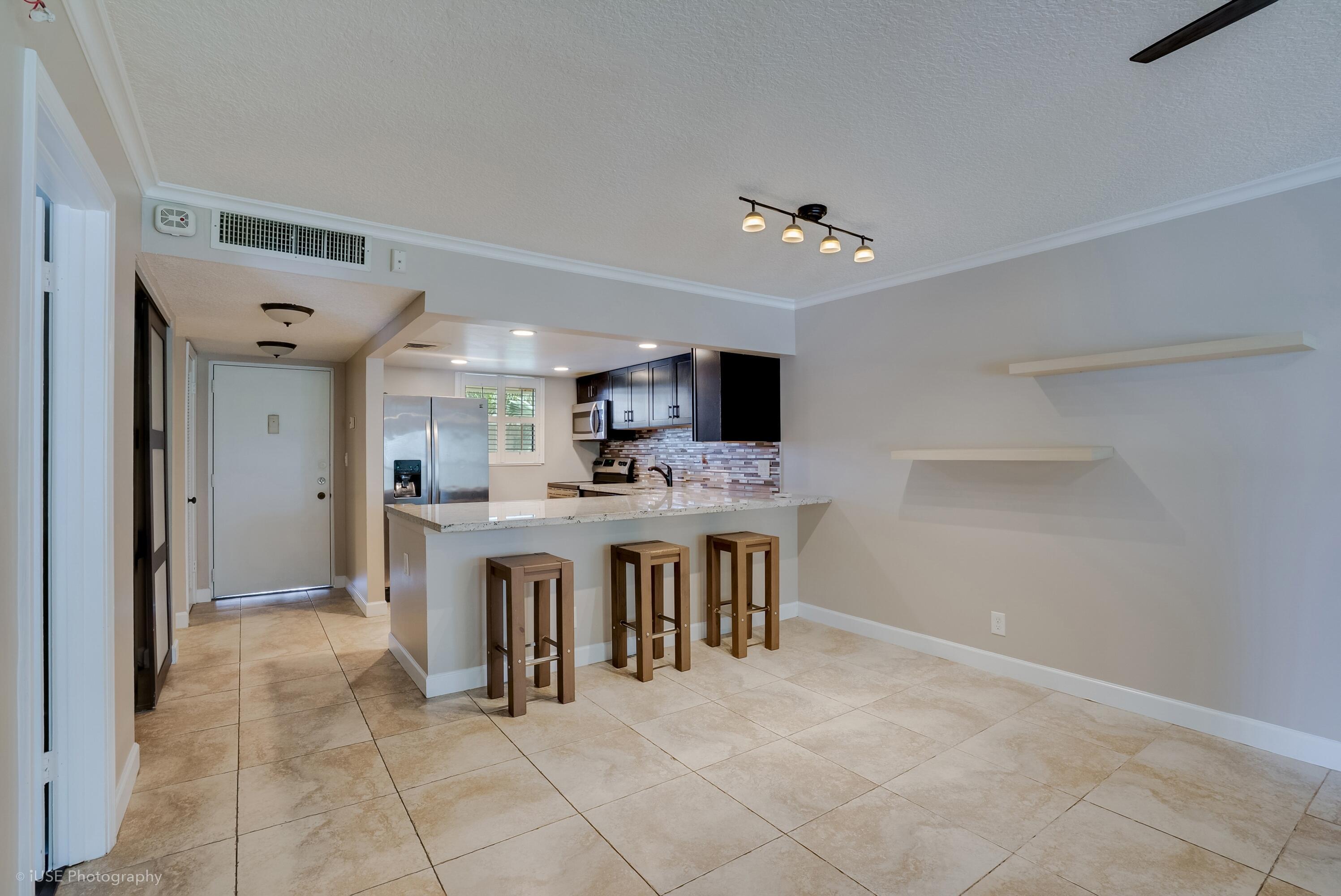2314 S Cypress Bend Drive Unit 313, Pompano Beach, FL 33069, Pompano Beach - Photo 5