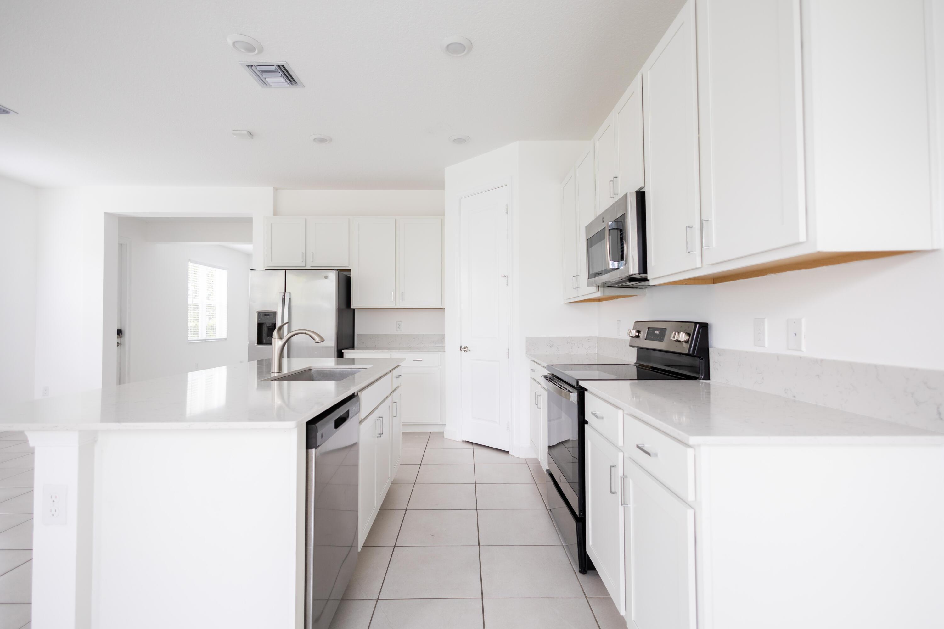9006 Zevon Court, Lake Worth, FL 33467, Lake Worth - Photo 4