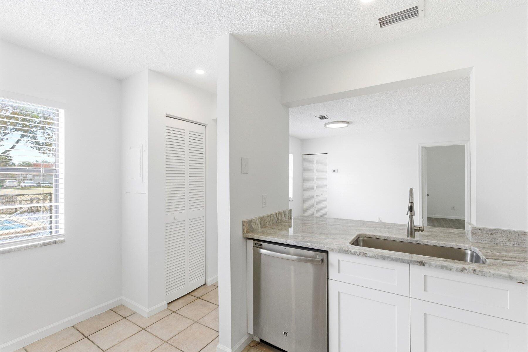 11319 Royal Palm Boulevard B-2, Coral Springs, FL 33065, Coral Springs - Photo 3