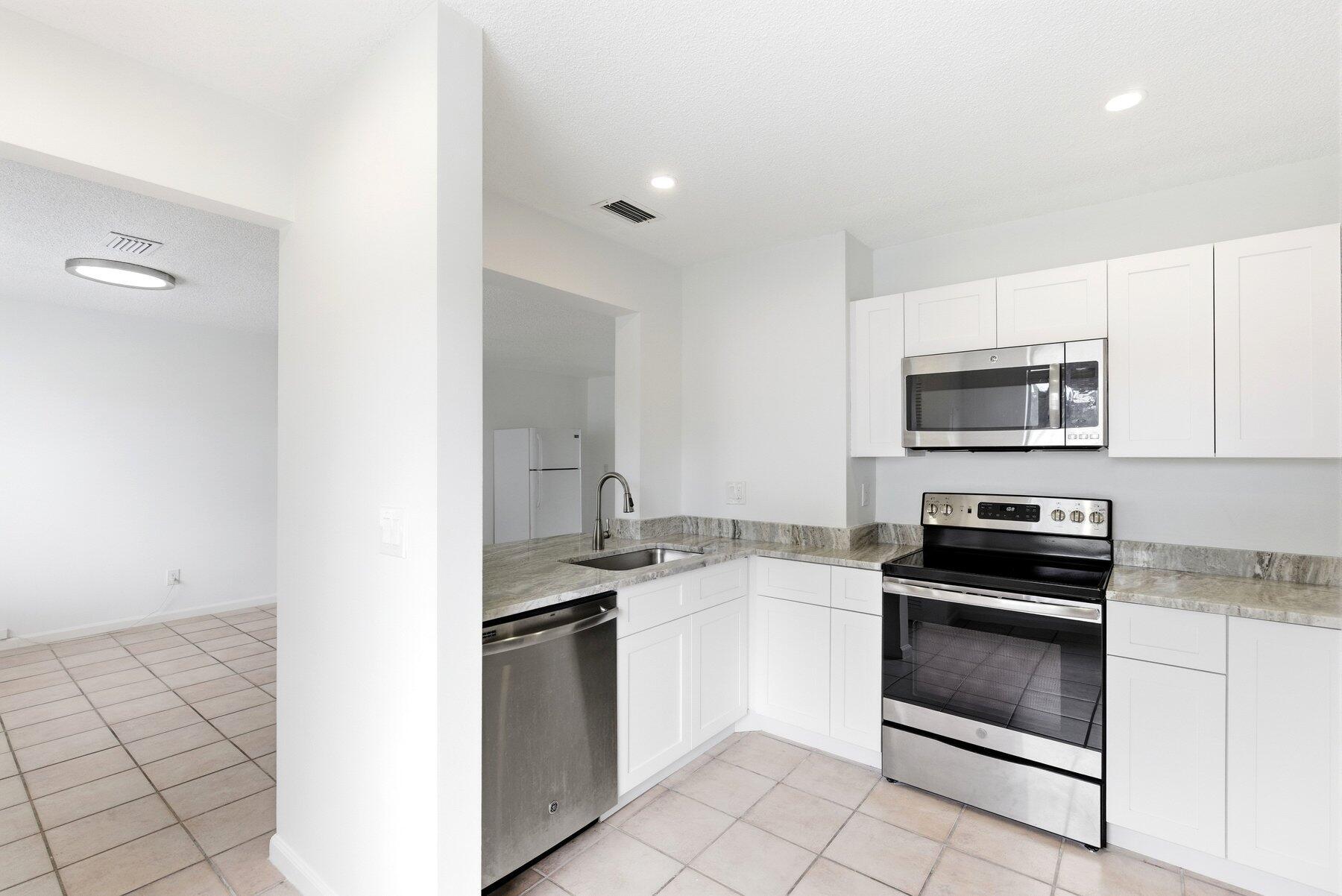 11319 Royal Palm Boulevard B-2, Coral Springs, FL 33065, Coral Springs - Photo 4