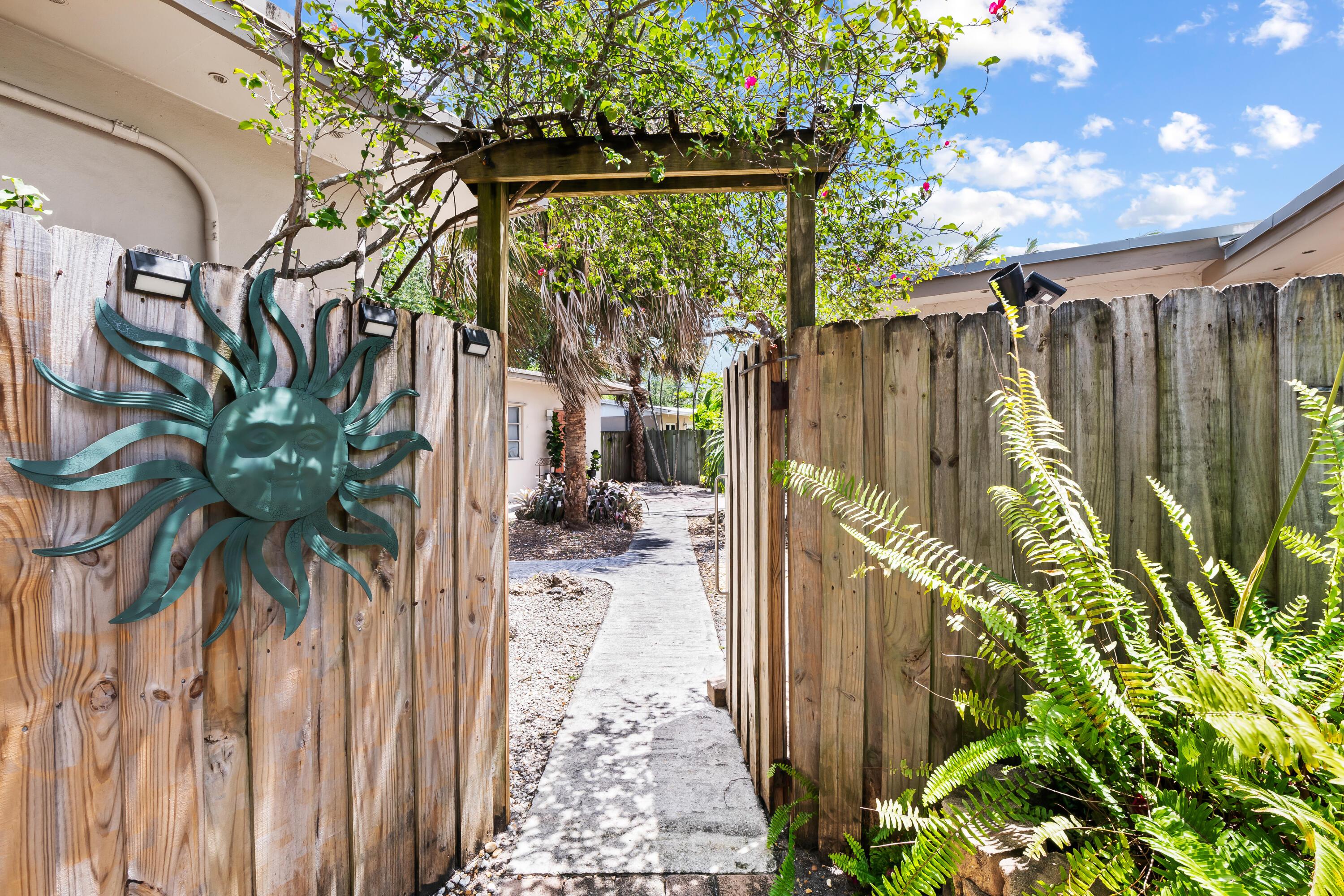1130 NE 3rd Avenue R1, Fort Lauderdale, FL 33304, Fort Lauderdale - Photo 2