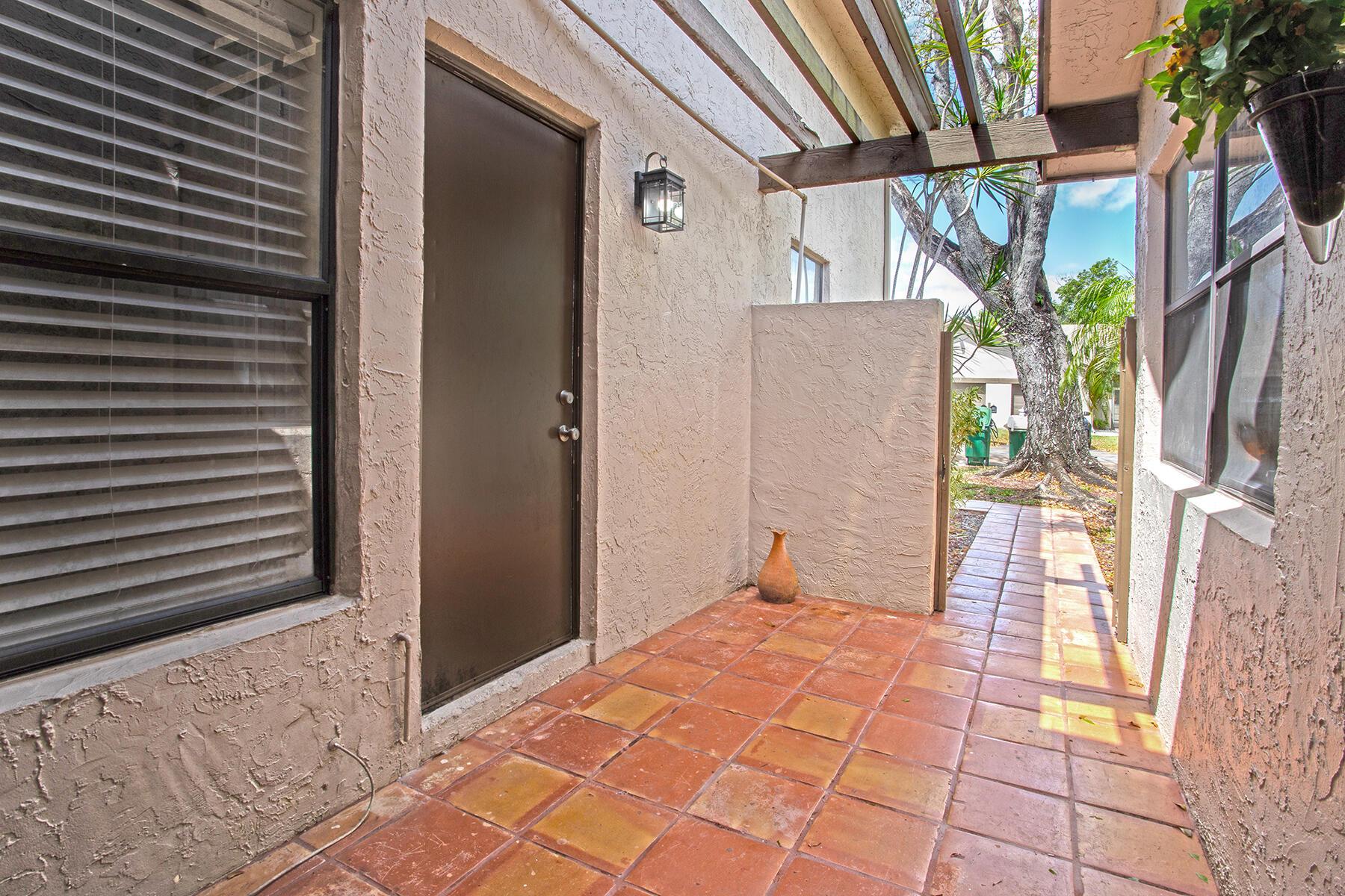 8202 NW 100th Drive, Tamarac, FL 33321, Tamarac - Photo 5
