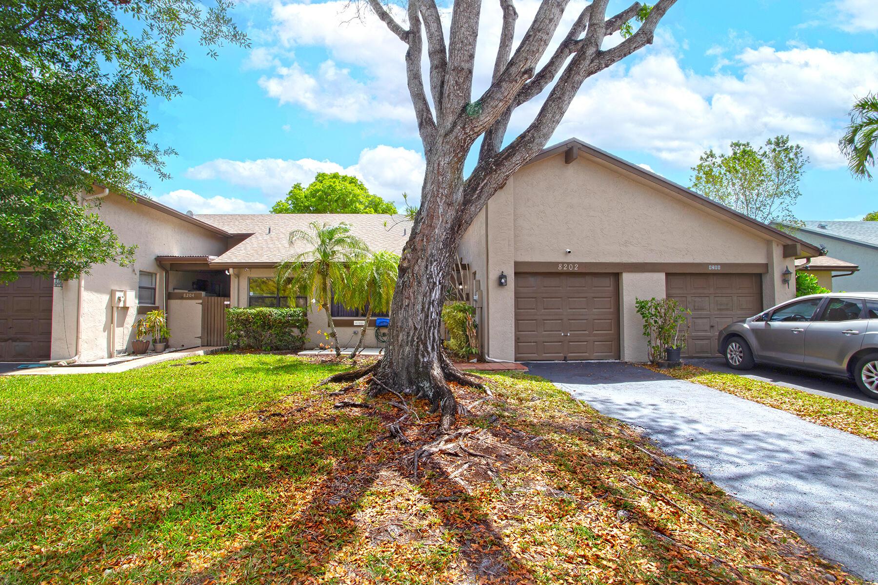 8202 NW 100th Drive, Tamarac, FL 33321, Tamarac - Photo 2