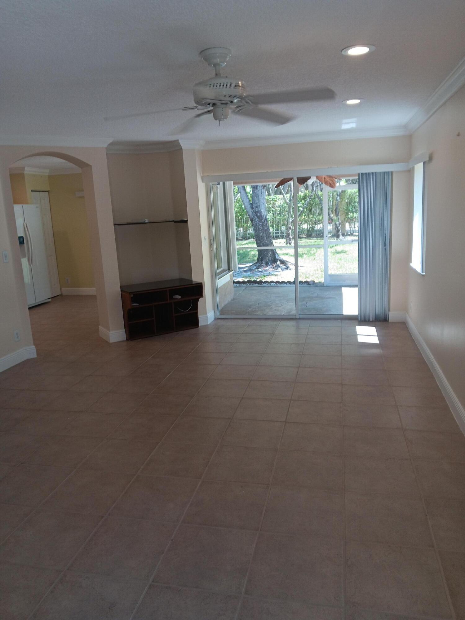 4983 W Pinemore Lane 4983, Lake Worth, FL 33463, Lake Worth - Photo 4