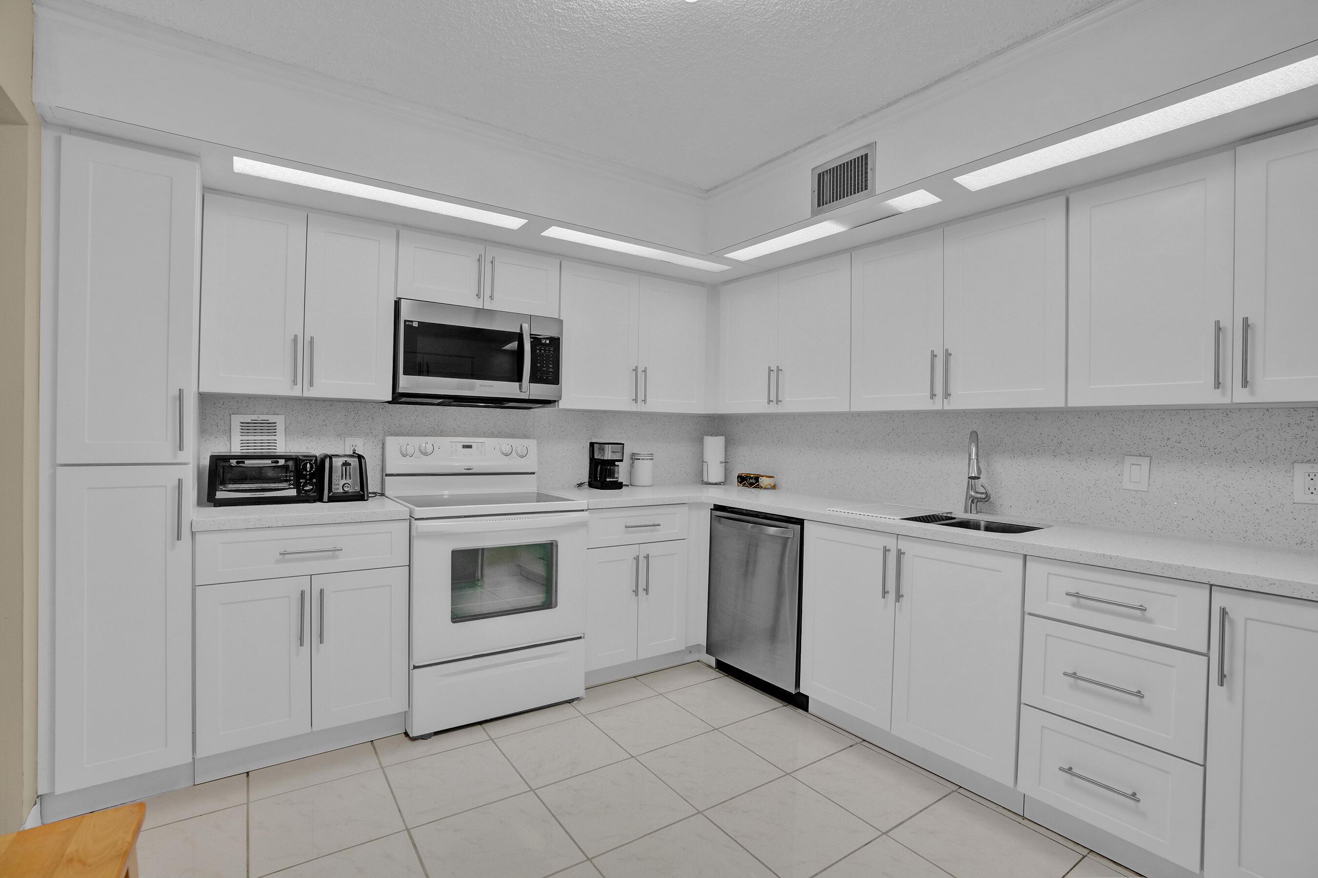 2800 N 46th Avenue A302, Hollywood, FL 33021, Hollywood - Photo 3