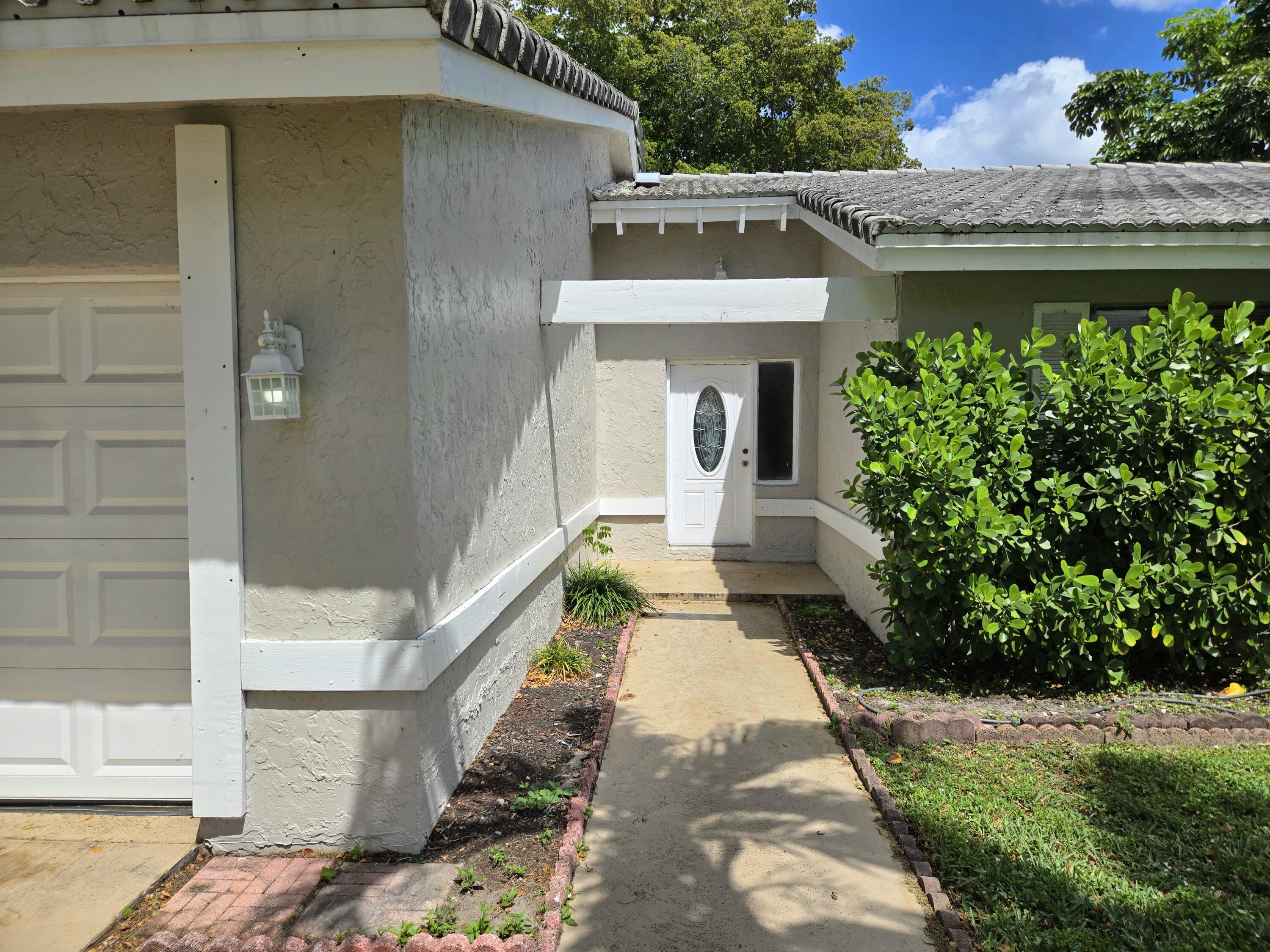 3921 NW 114th Avenue, Coral Springs, FL 33065, Coral Springs - Photo 3