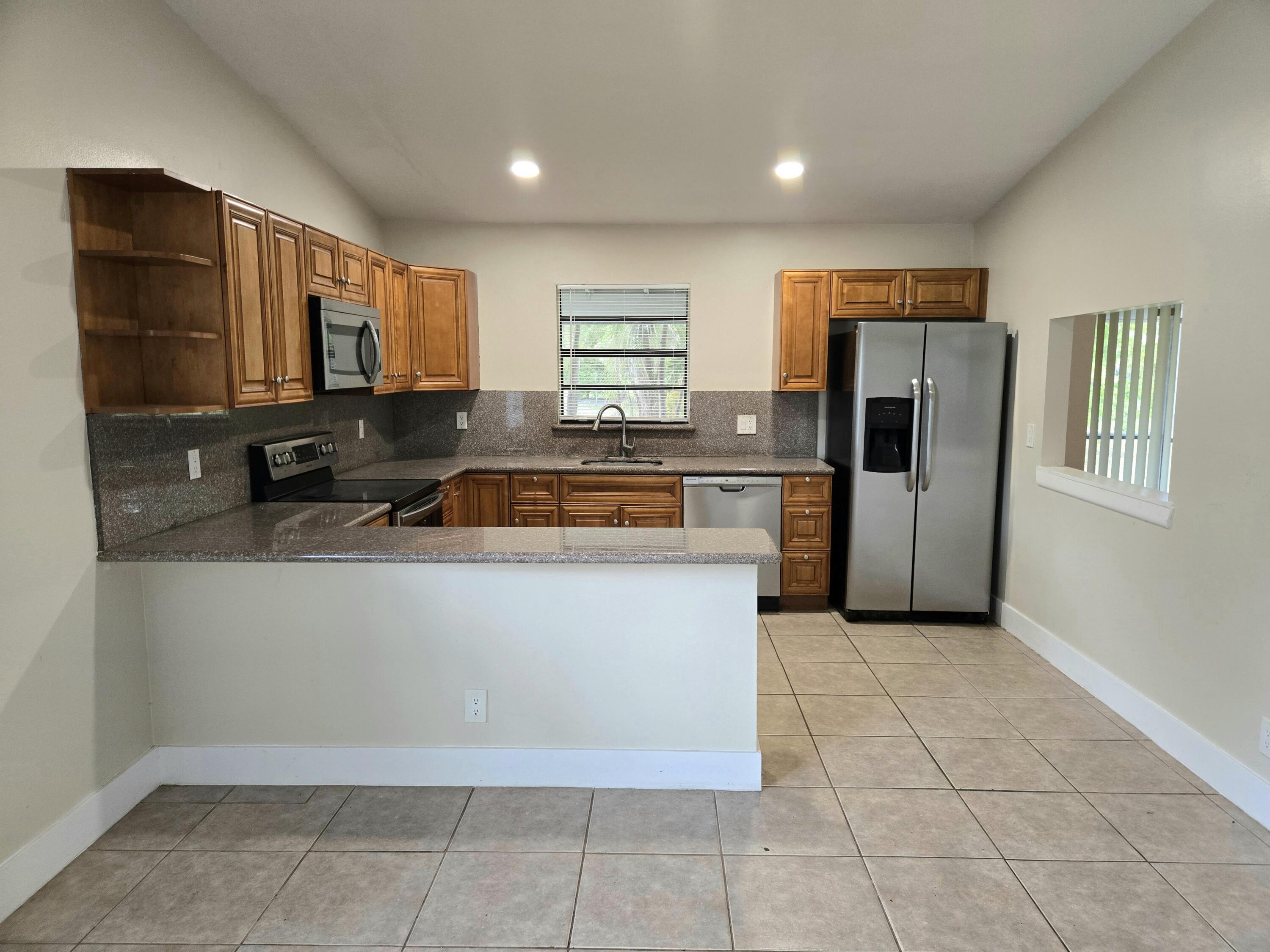 3921 NW 114th Avenue, Coral Springs, FL 33065, Coral Springs - Photo 5
