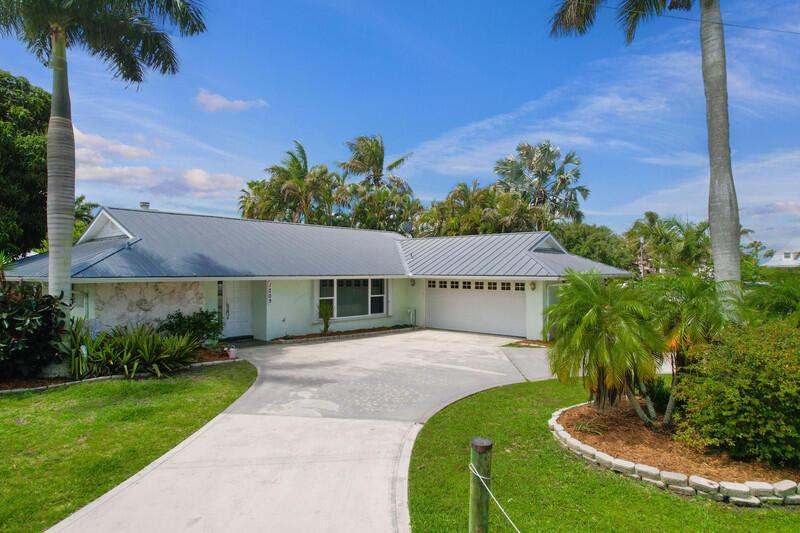 1209 SW Dyer Point Road, Palm City, FL 34990, Palm City - Photo 2