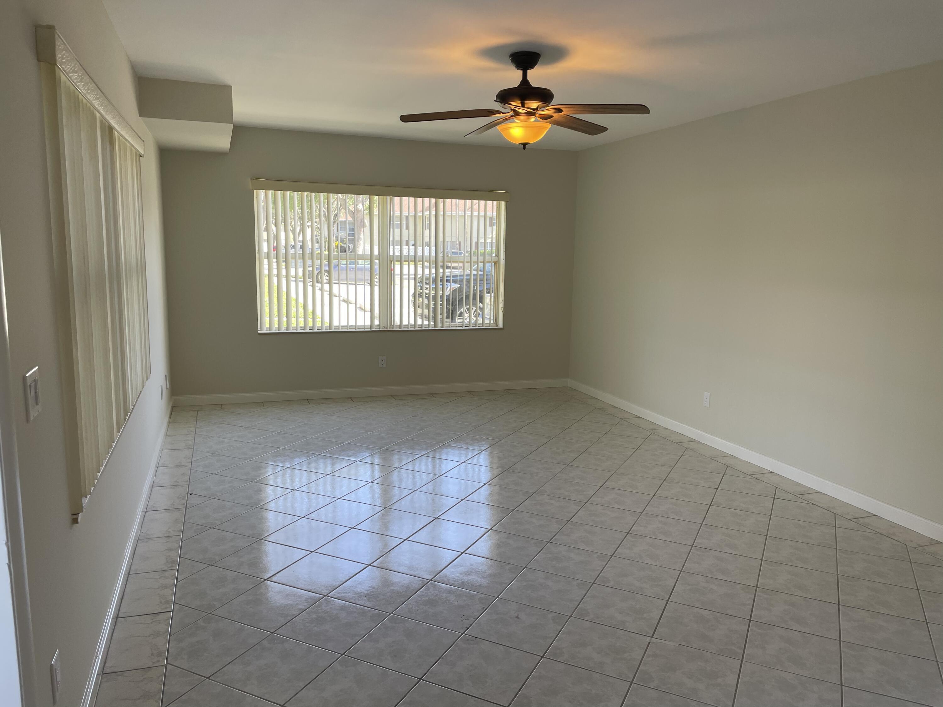 43 Essex Court A, Royal Palm Beach, FL 33411, Royal Palm Beach - Photo 3