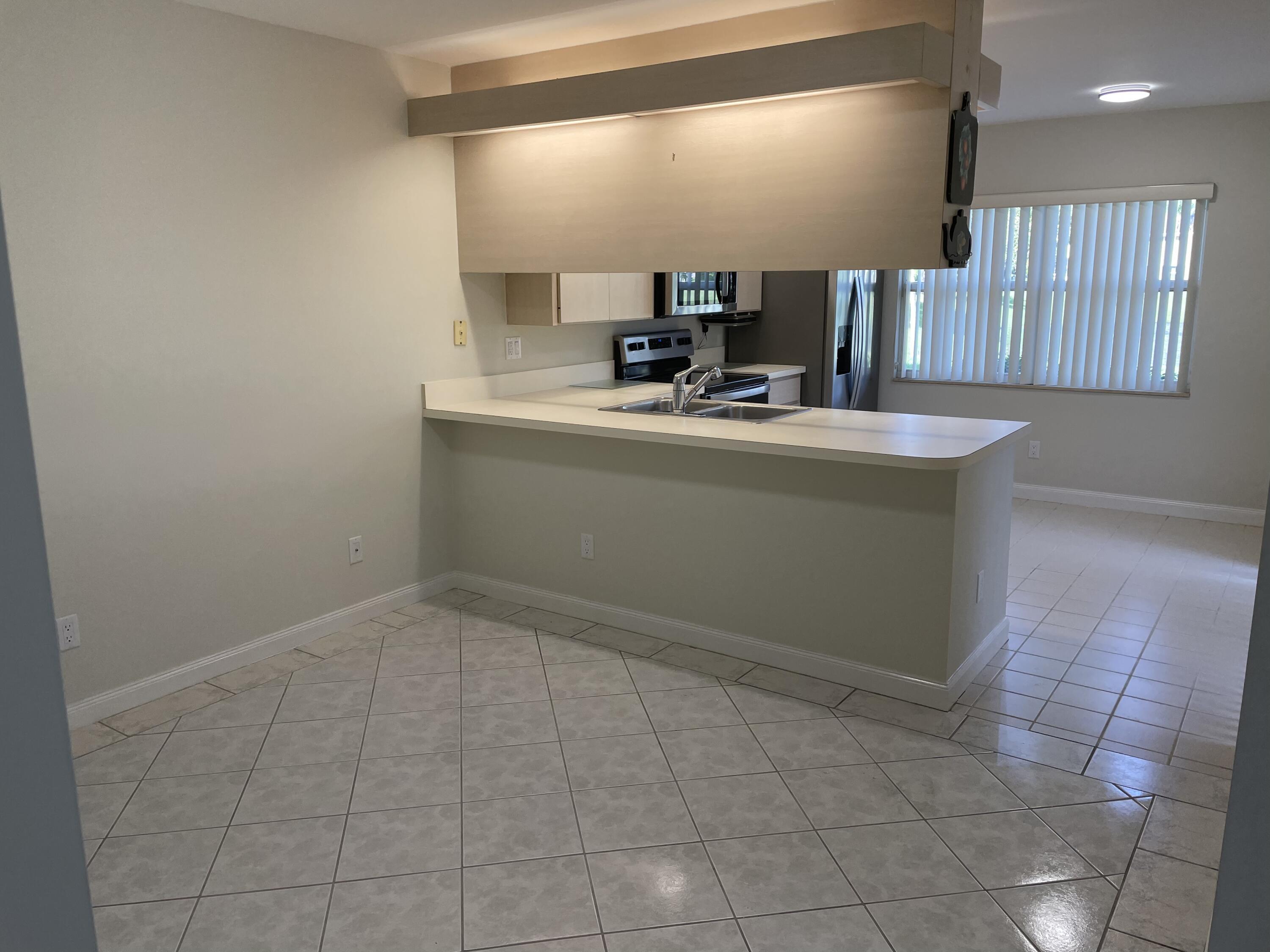 43 Essex Court A, Royal Palm Beach, FL 33411, Royal Palm Beach - Photo 5