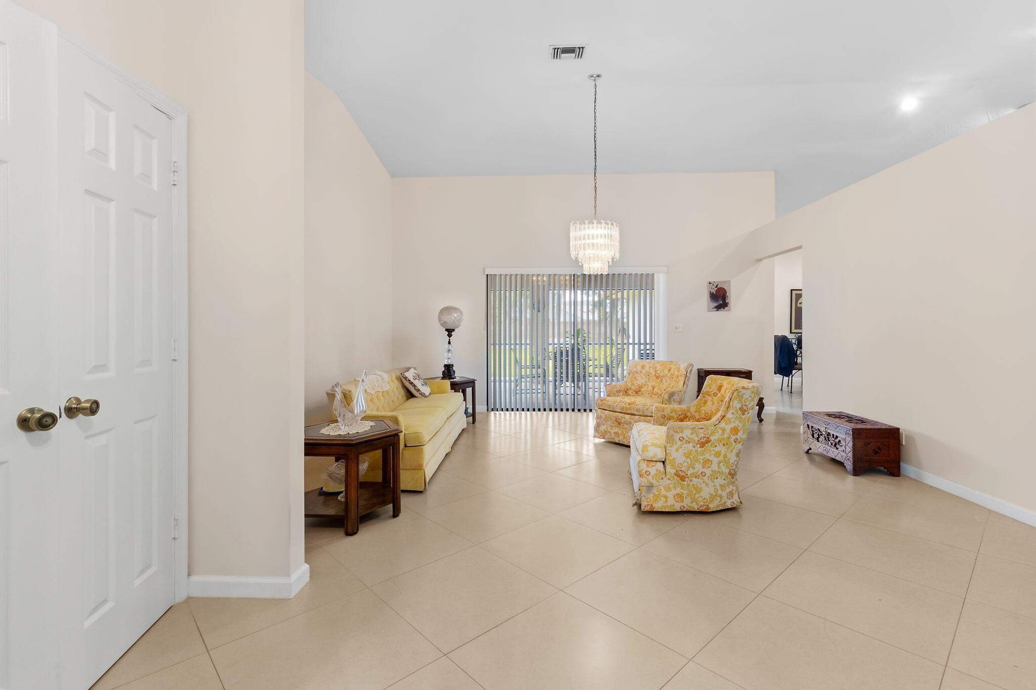 132 Kings Way, Royal Palm Beach, FL 33411, Royal Palm Beach - Photo 5