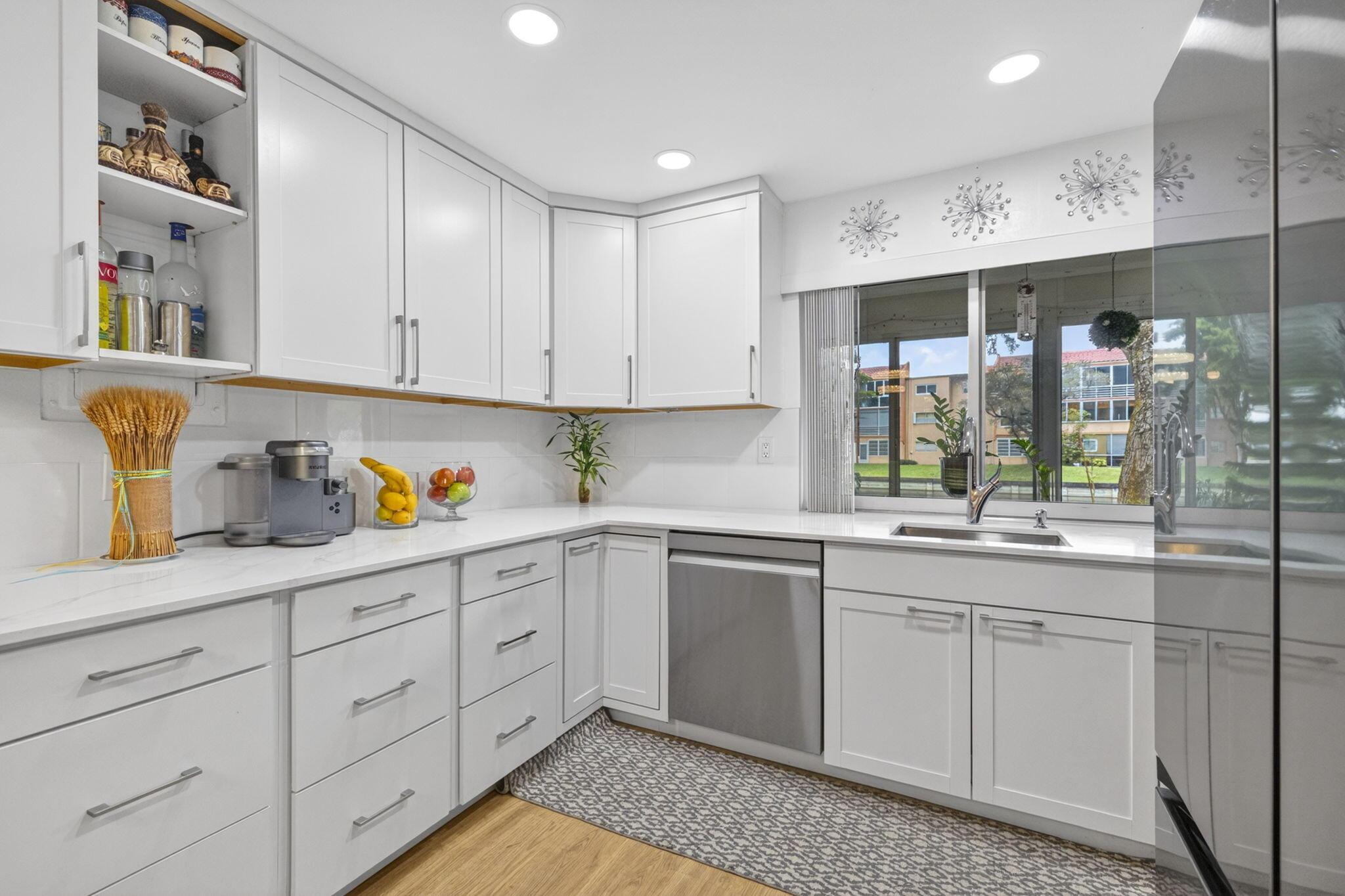 9081 Lime Bay Boulevard 115, Tamarac, FL 33321, Tamarac - Photo 5