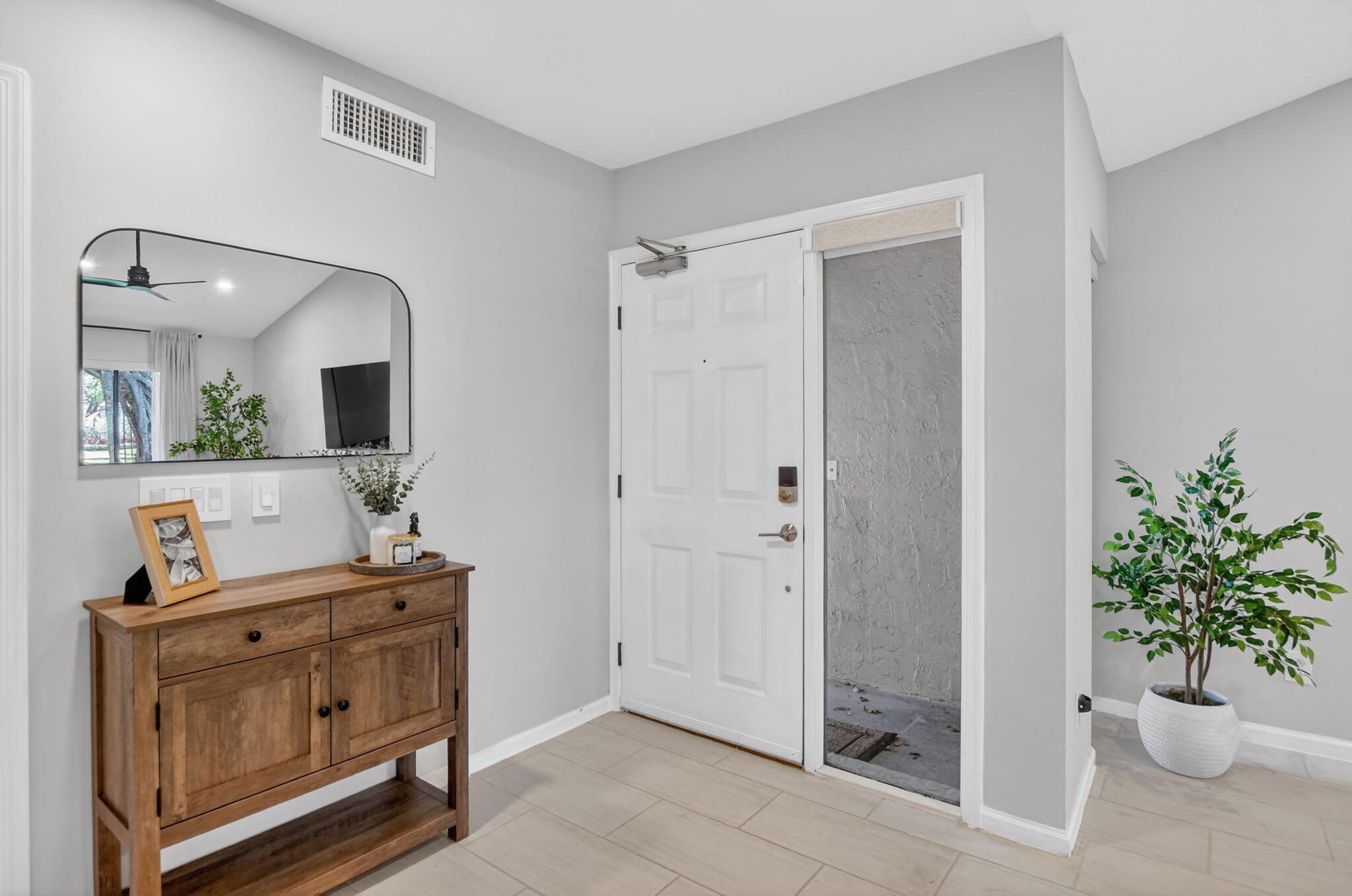 5530 Coach House Circle A, Boca Raton, FL 33486, Boca Raton - Photo 2