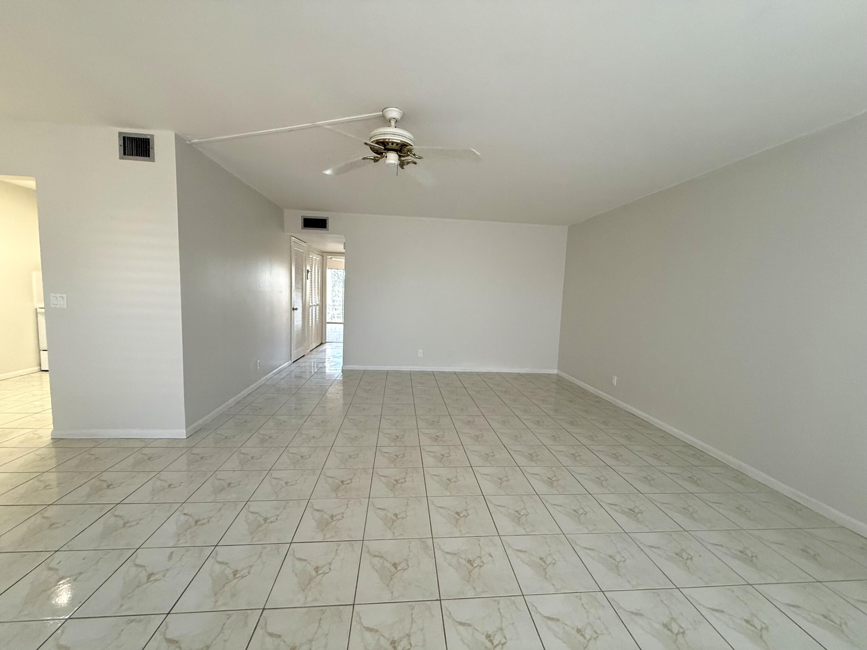313 Greenbrier B, West Palm Beach, FL 33417, West Palm Beach - Photo 4