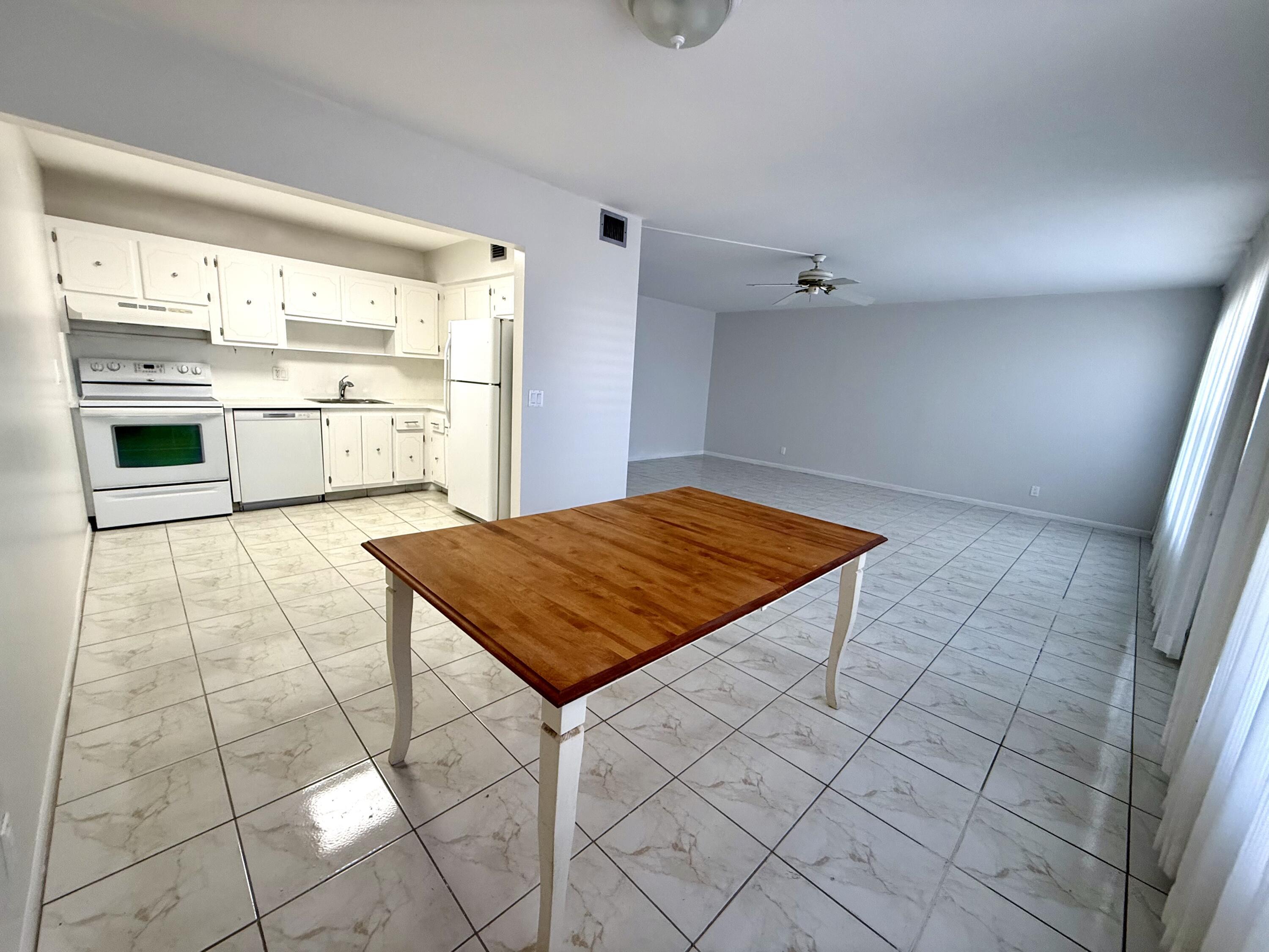 313 Greenbrier B, West Palm Beach, FL 33417, West Palm Beach - Photo 5