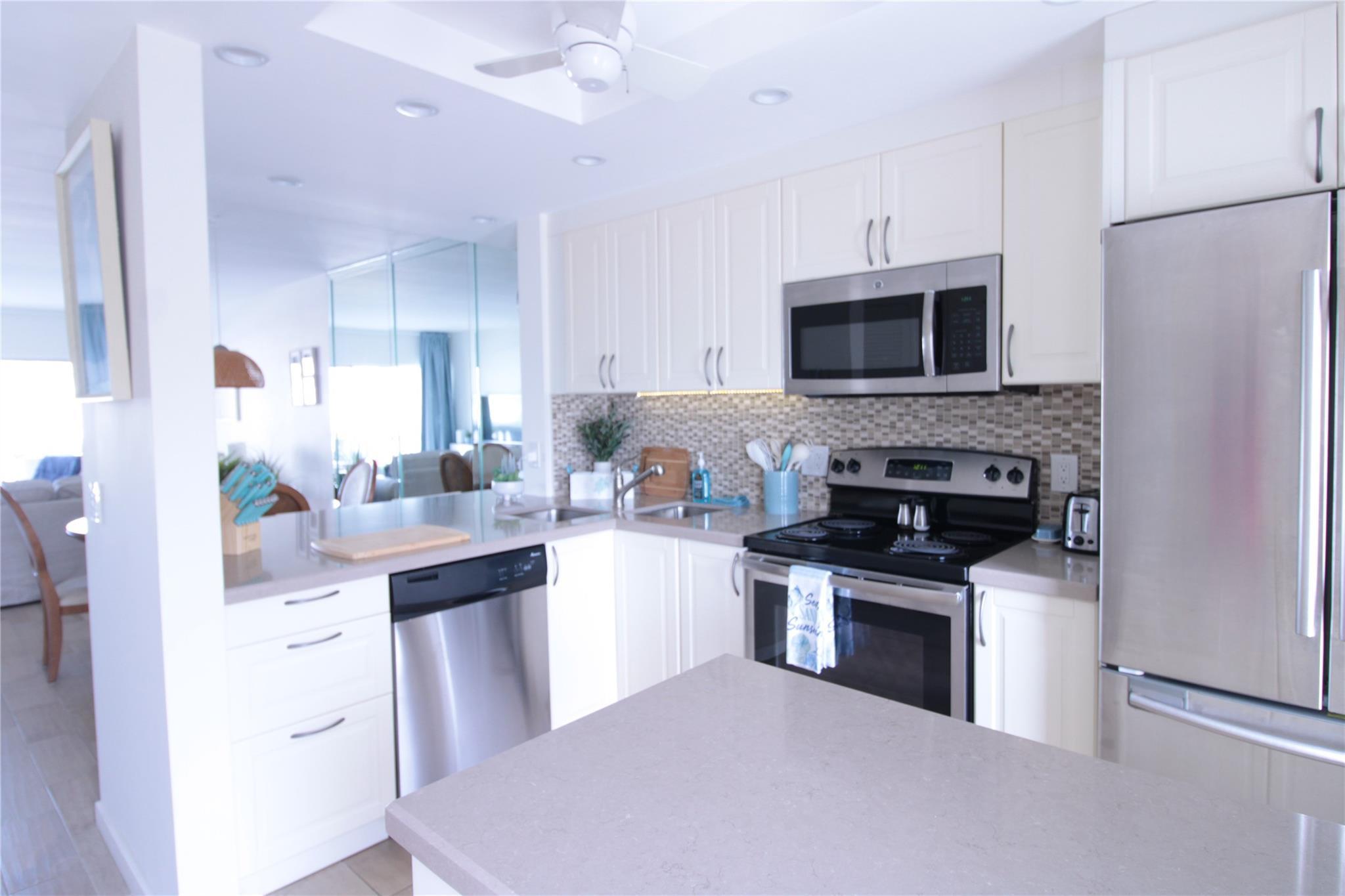 440 Paradise Isle Boulevard 304, Hallandale Beach, FL 33009, Hallandale Beach - Photo 2