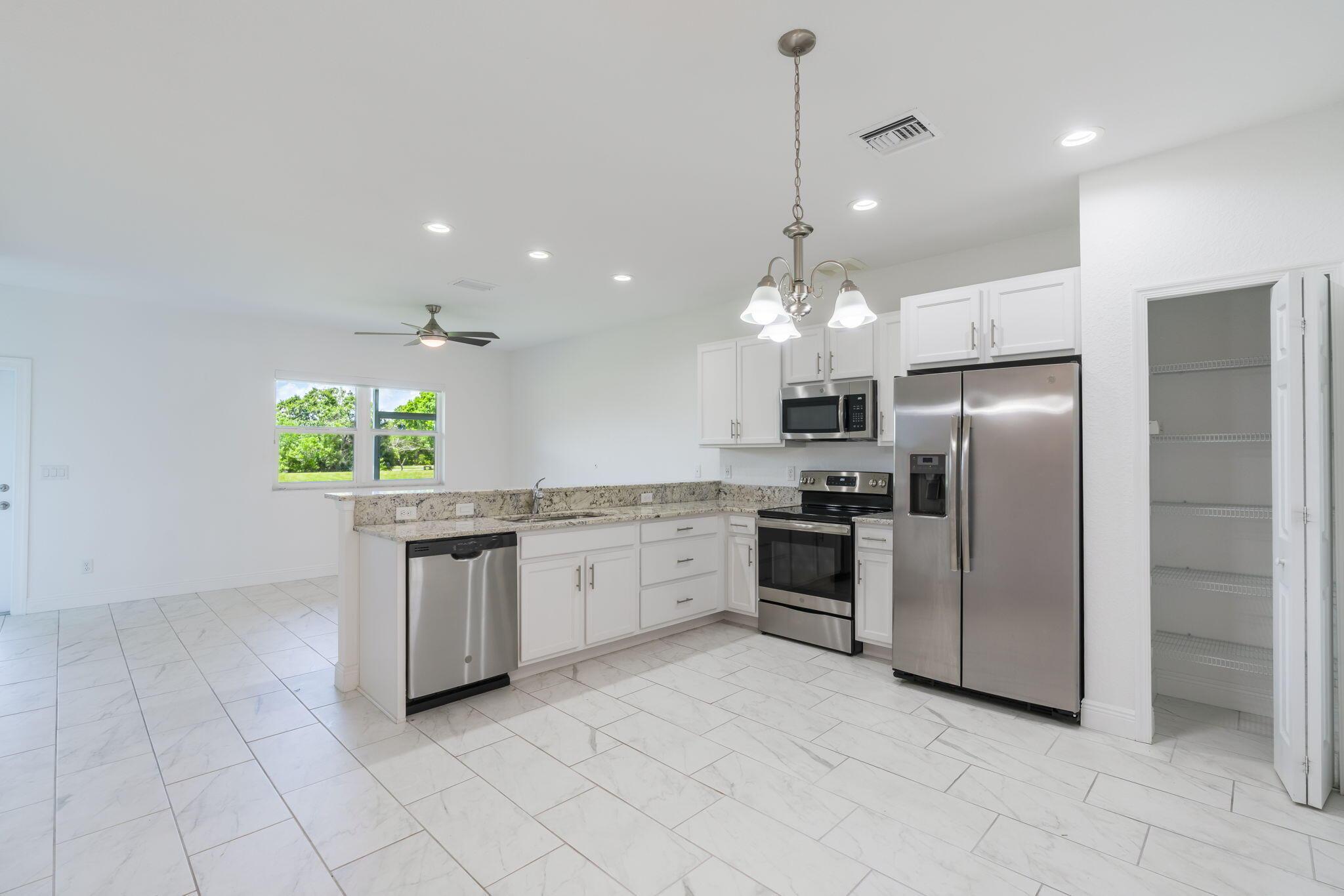 696 NE Waters Edge Lane, Port St. Lucie, FL 34983, Port St. Lucie - Photo 4