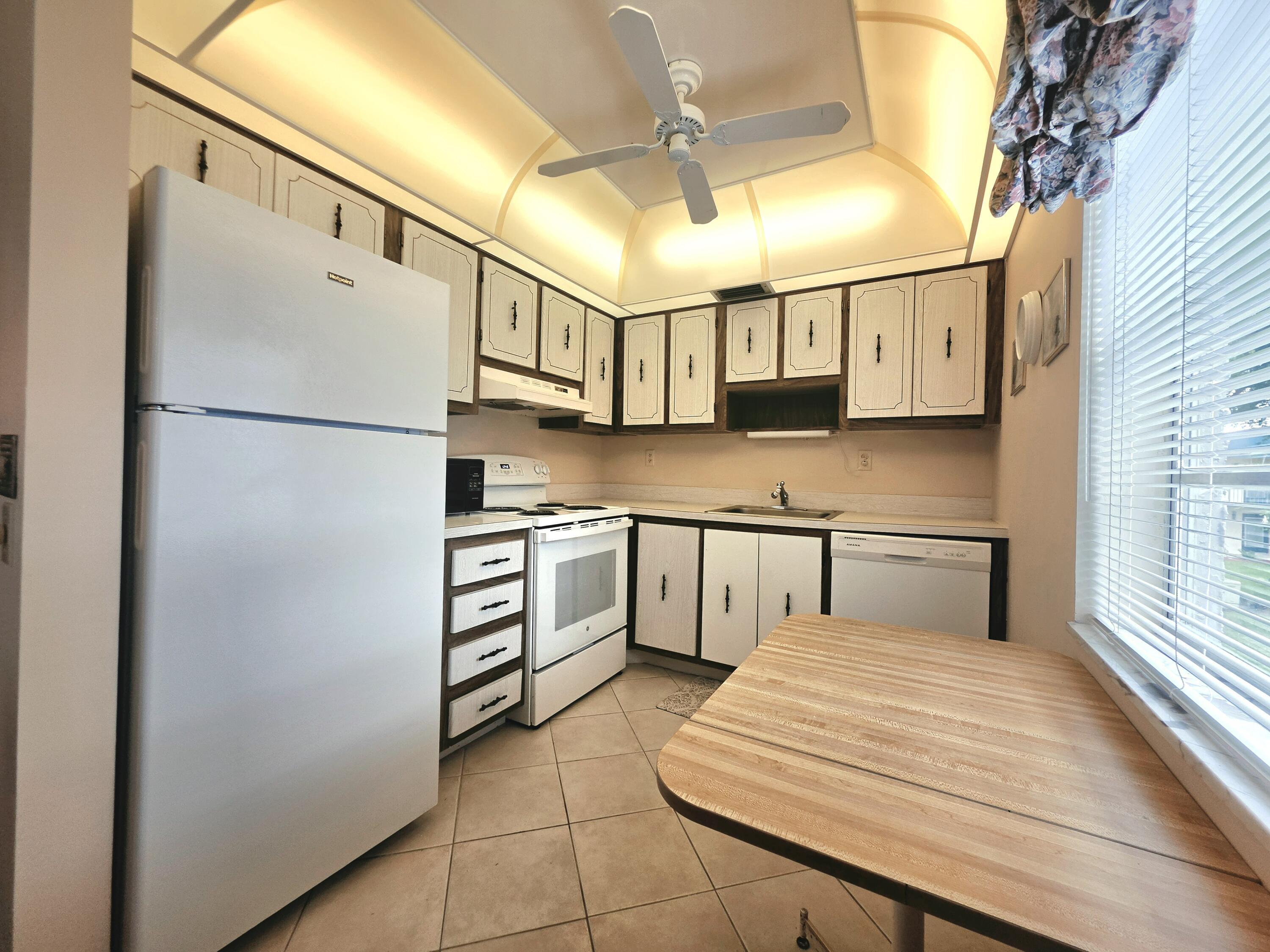 719 Flanders O, Delray Beach, FL 33484, Delray Beach - Photo 4