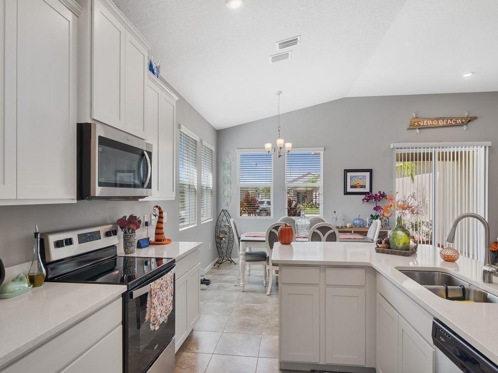 1490 Carriage Court, Vero Beach, FL 32966, Vero Beach - Photo 5