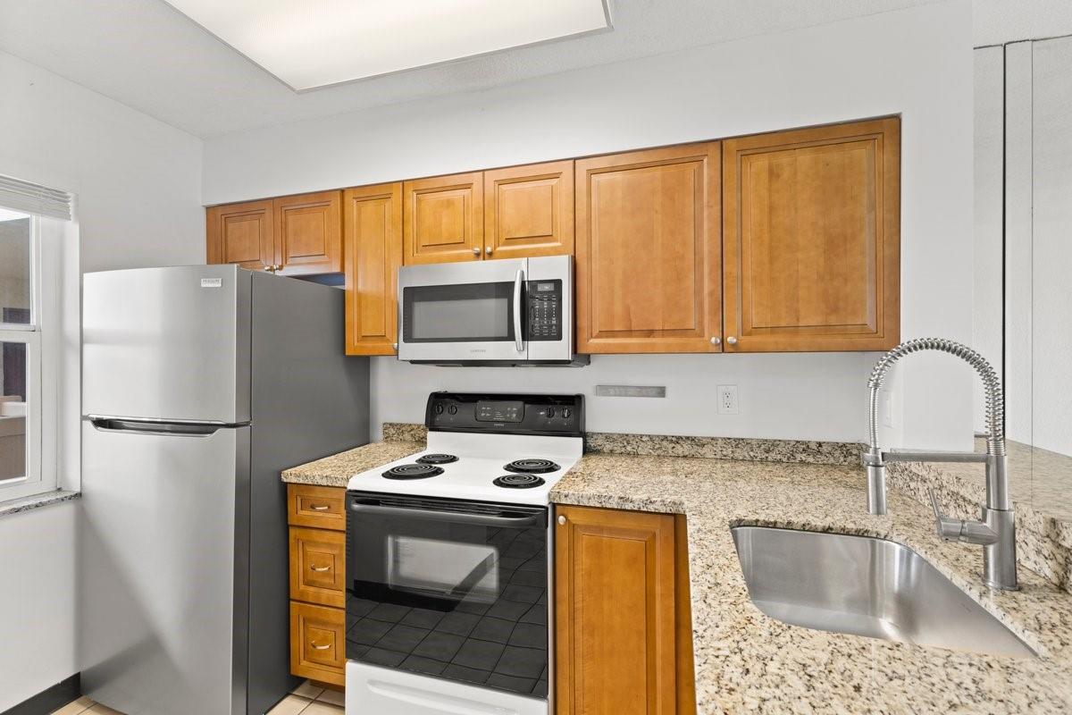 2106 S Cypress Bend Drive 506, Pompano Beach, FL 33069, Pompano Beach - Photo 4