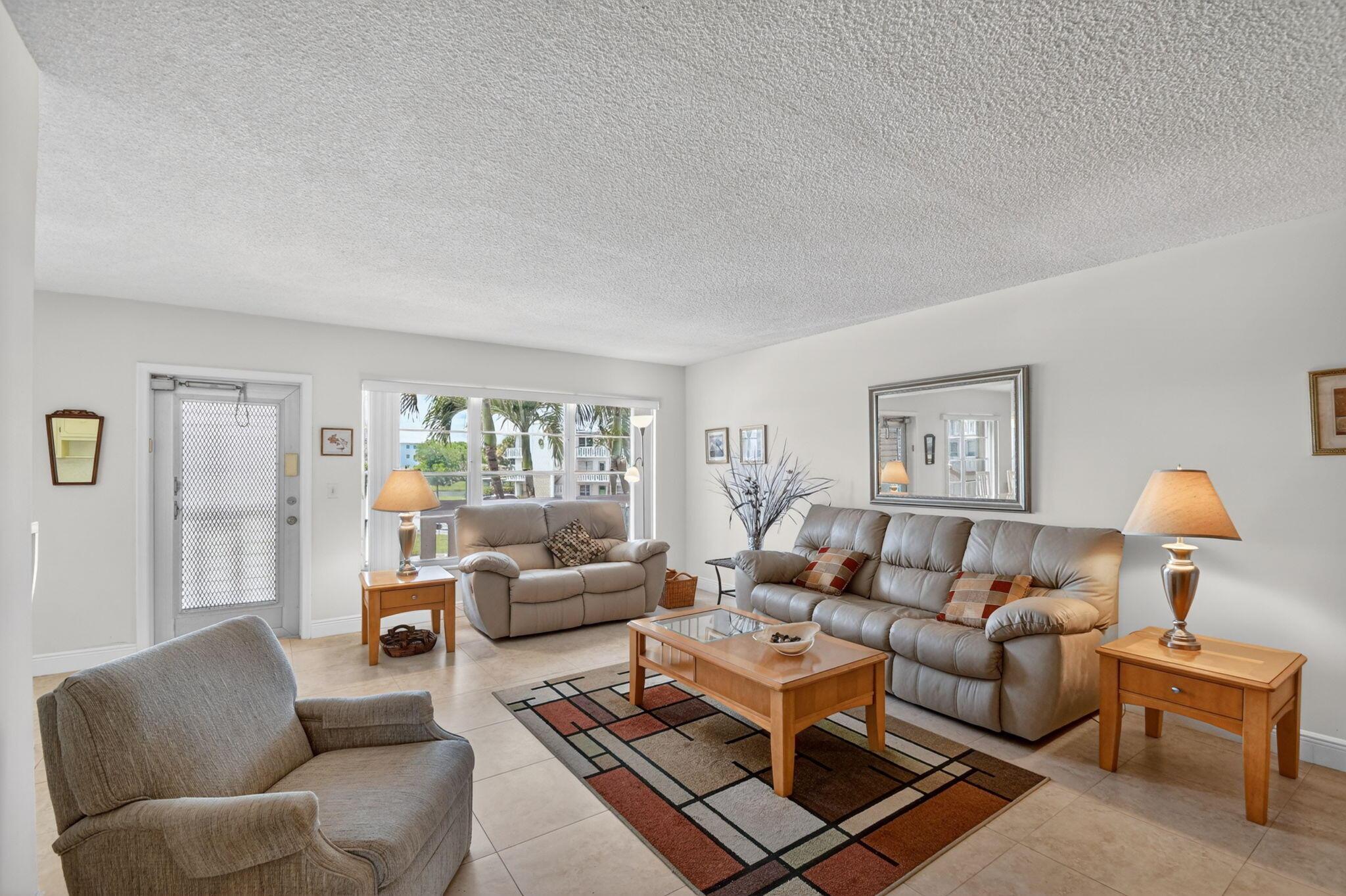202 Wellington D, West Palm Beach, FL 33417, West Palm Beach - Photo 2