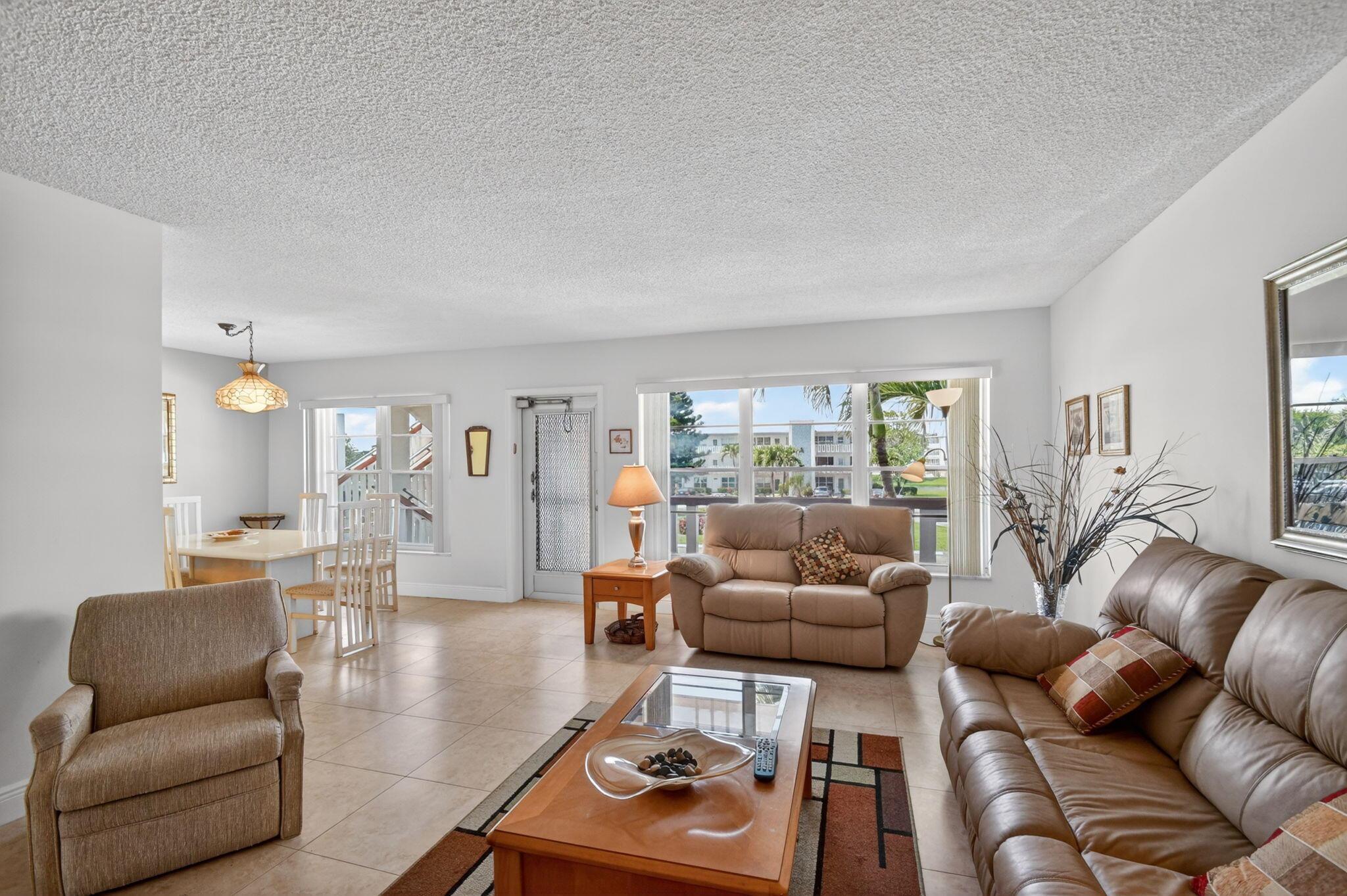 202 Wellington D, West Palm Beach, FL 33417, West Palm Beach - Photo 3