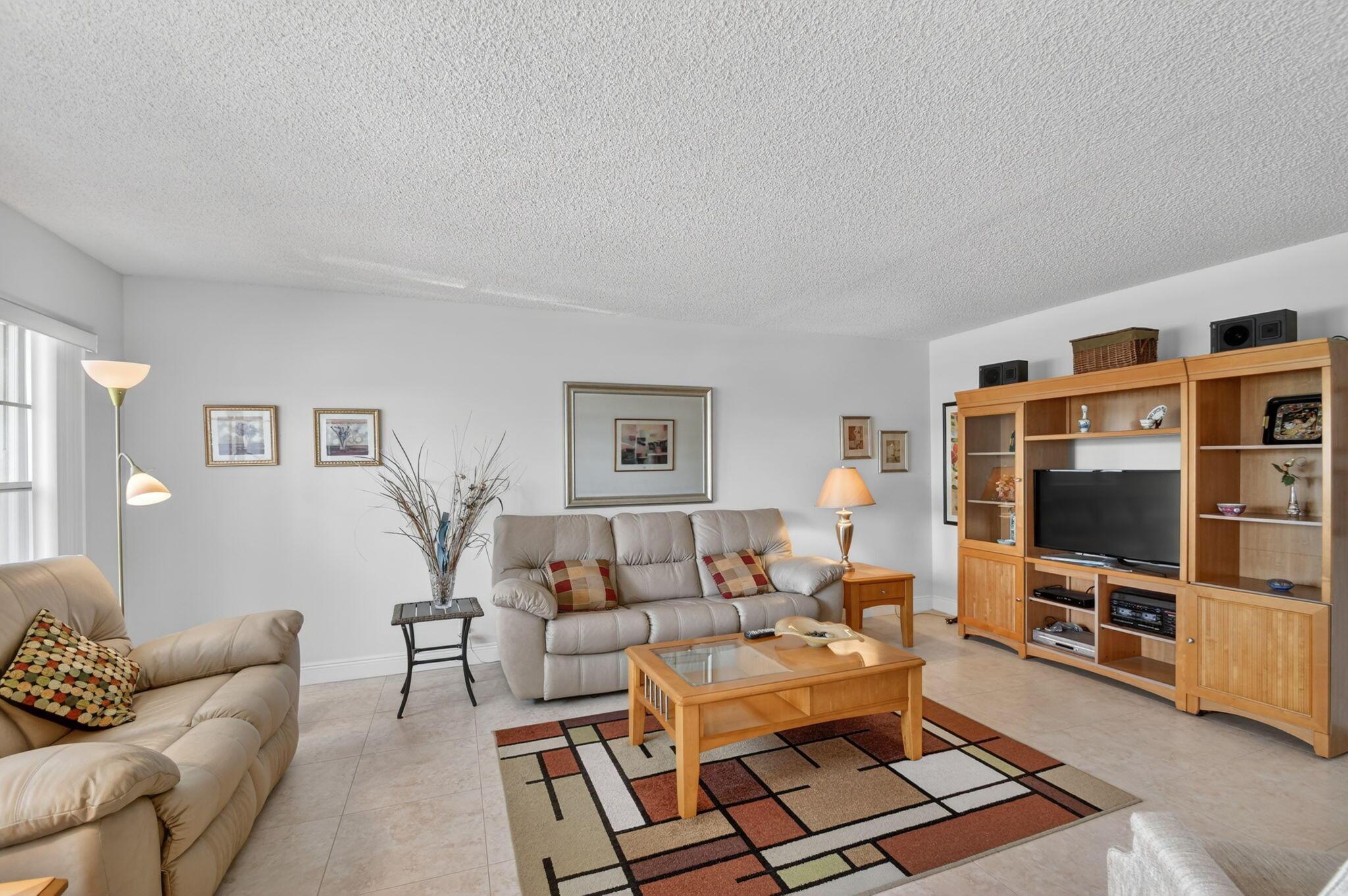 202 Wellington D, West Palm Beach, FL 33417, West Palm Beach - Photo 5