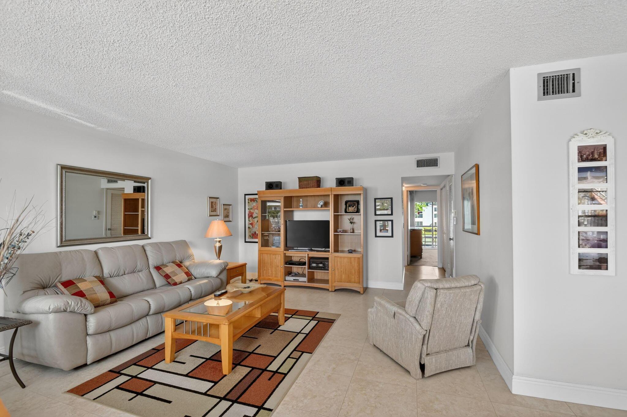 202 Wellington D, West Palm Beach, FL 33417, West Palm Beach - Photo 4
