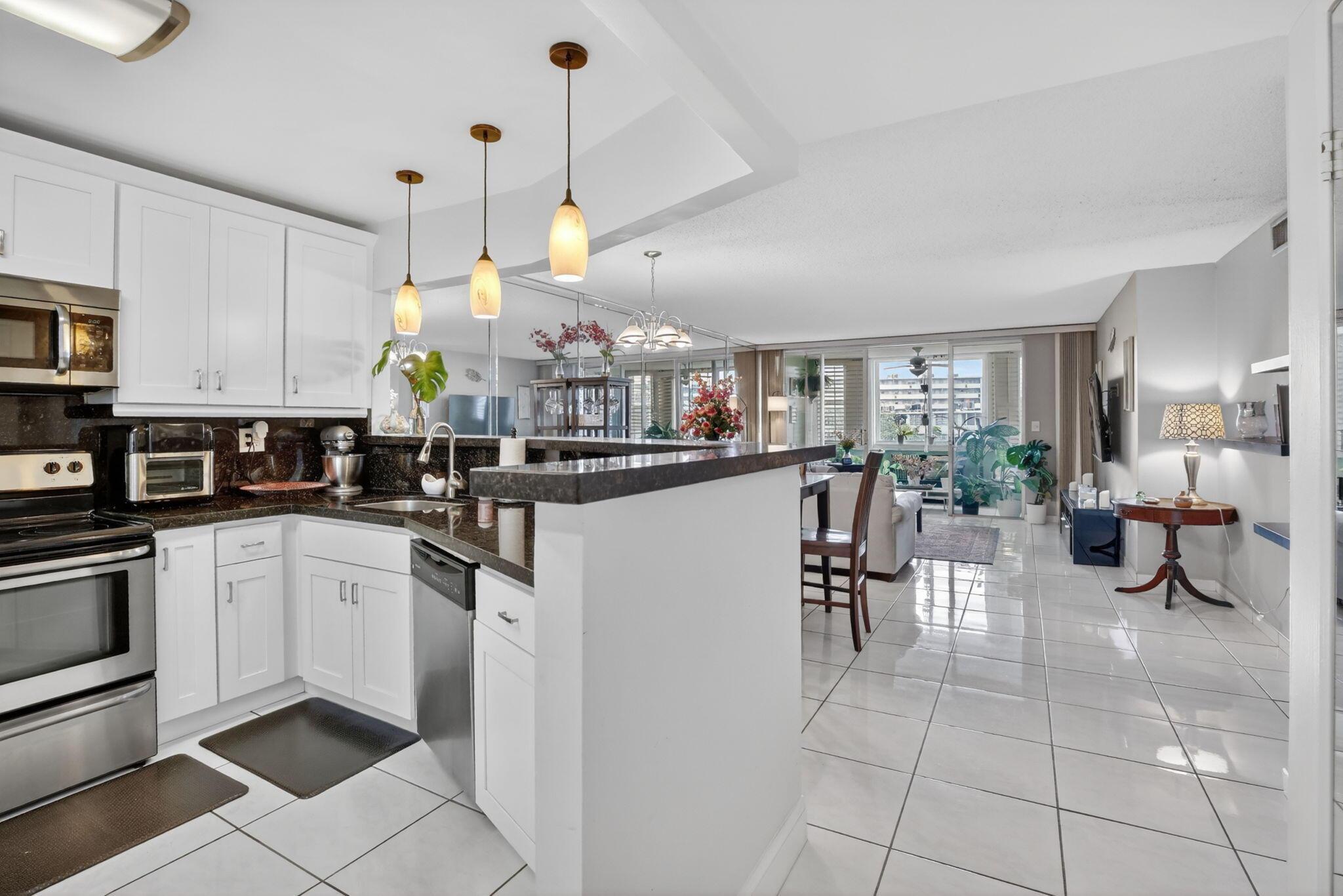 1690 NE 191st Street 408-1, Miami, FL 33179, Miami - Photo 2