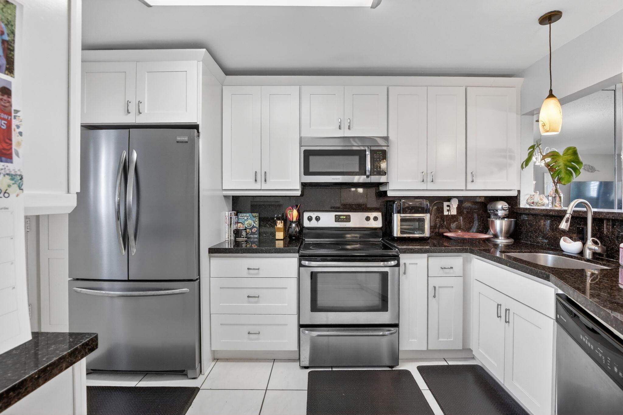 1690 NE 191st Street 408-1, Miami, FL 33179, Miami - Photo 4