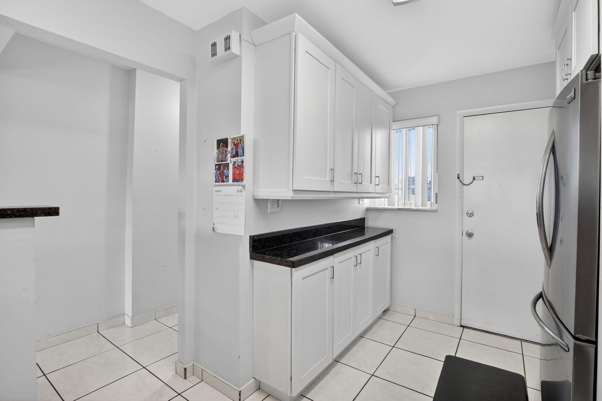 1690 NE 191st Street 408-1, Miami, FL 33179, Miami - Photo 5