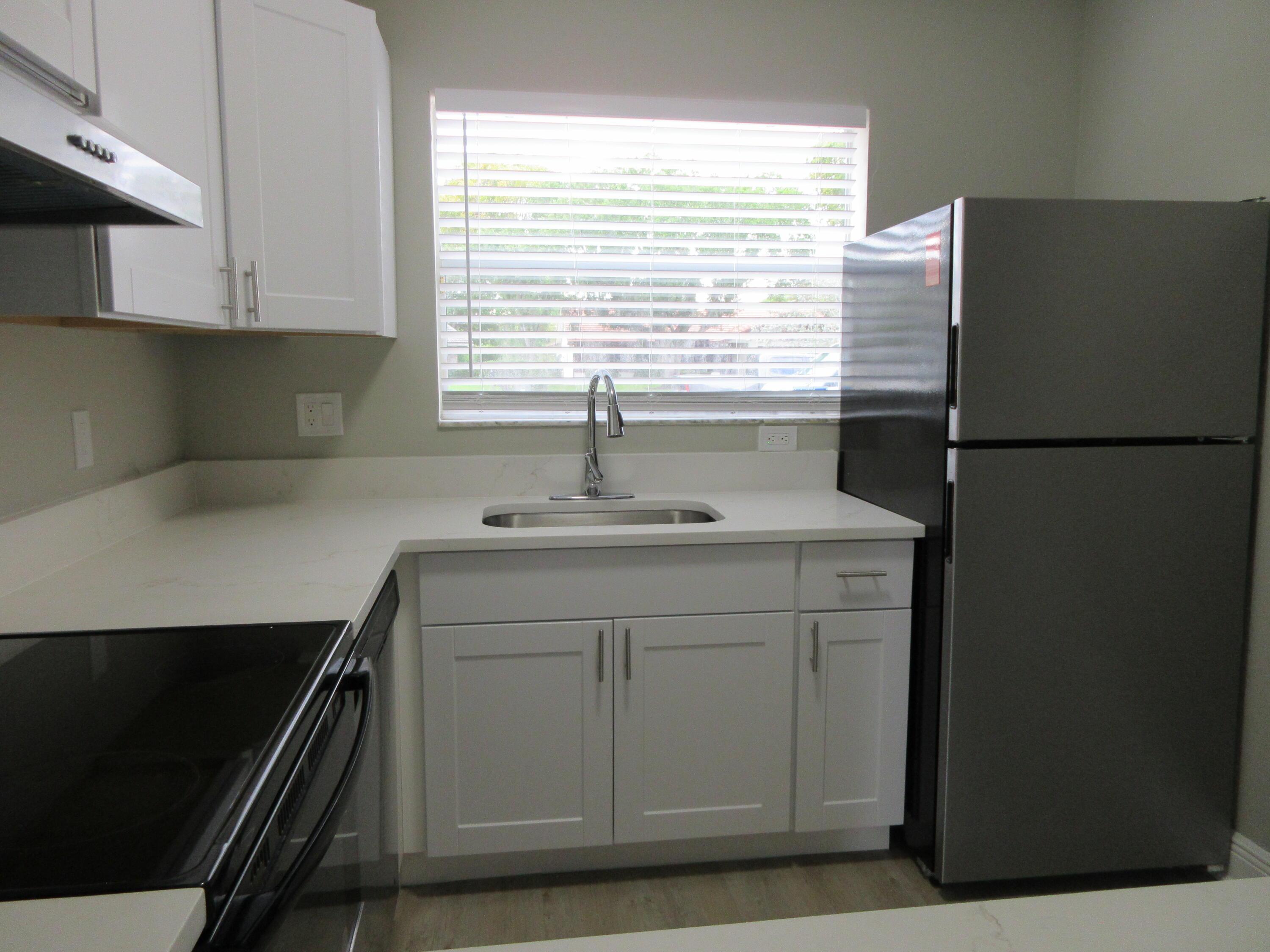 4065 NW 114th Avenue, Coral Springs, FL 33065, Coral Springs - Photo 4